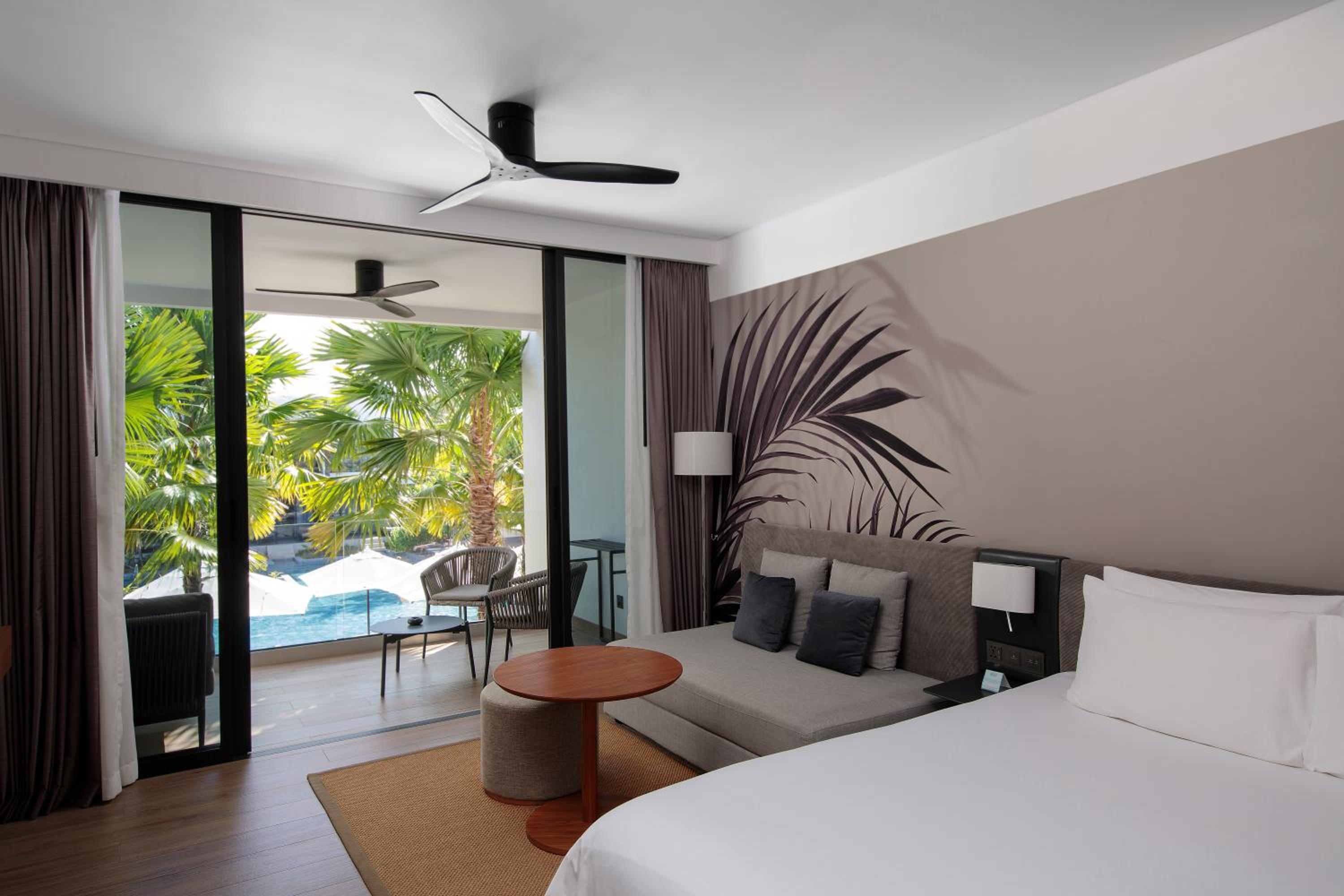 Junior Suite with Pool View - Photo 1