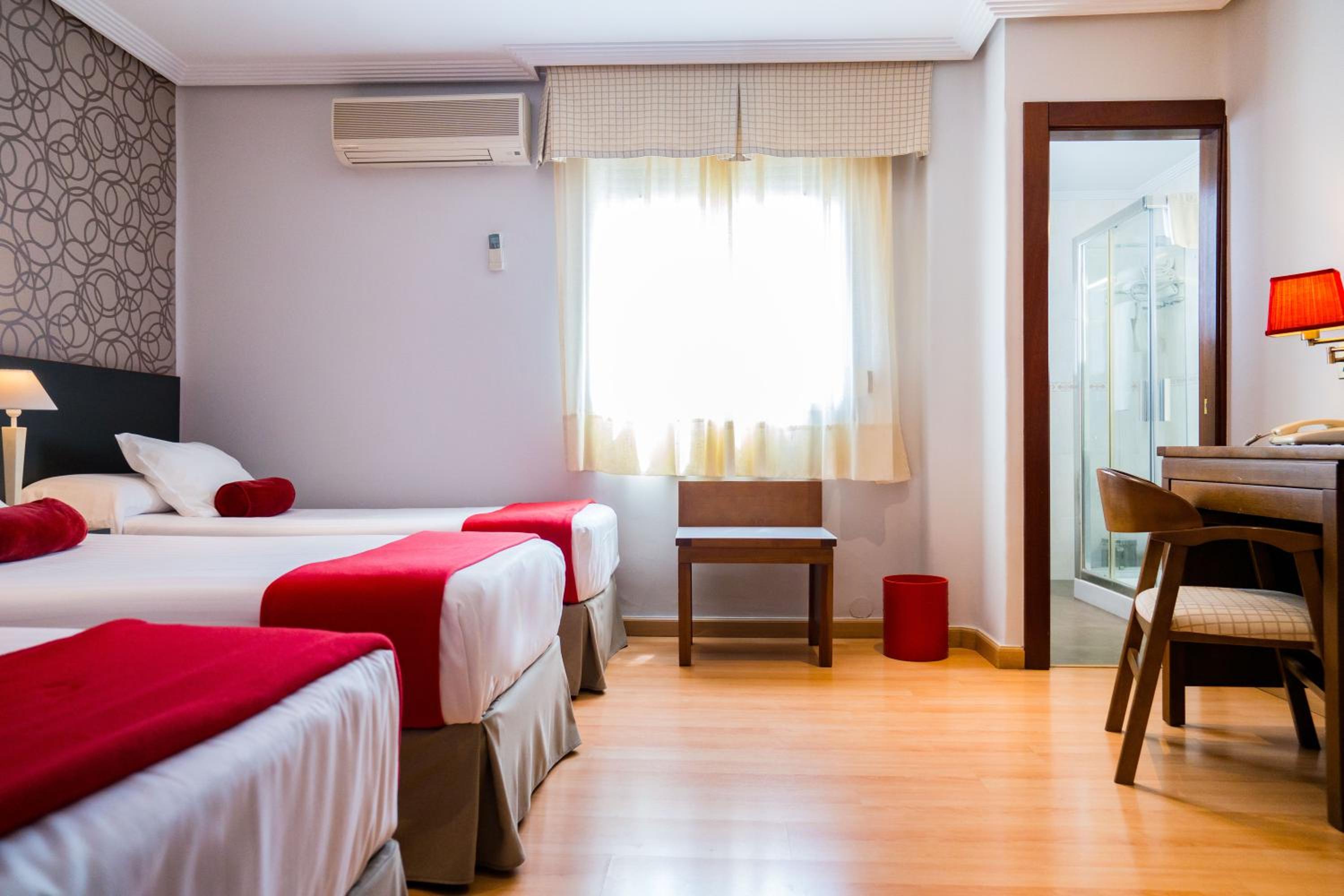 Triple Room - Photo 12