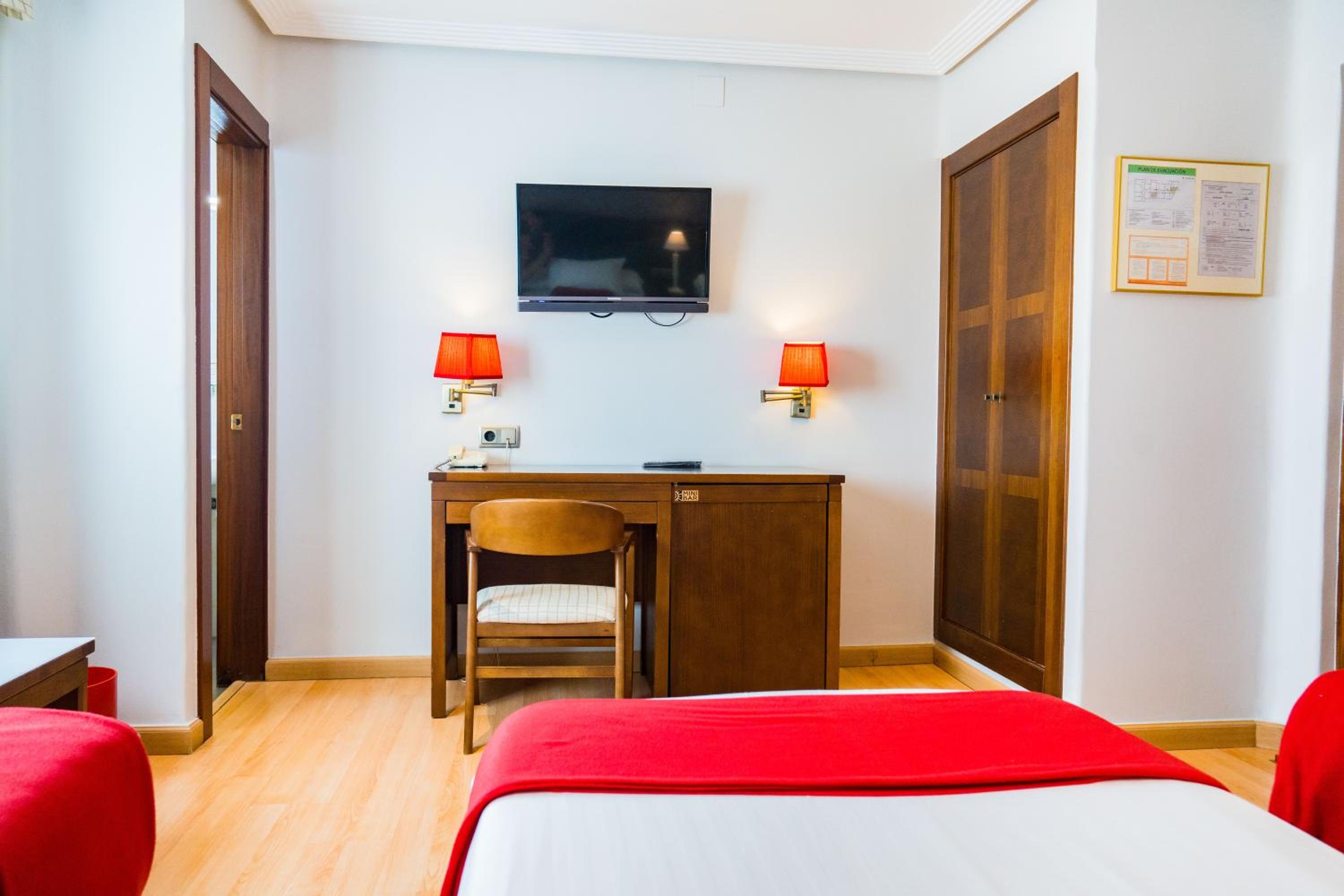 Triple Room - Photo 11