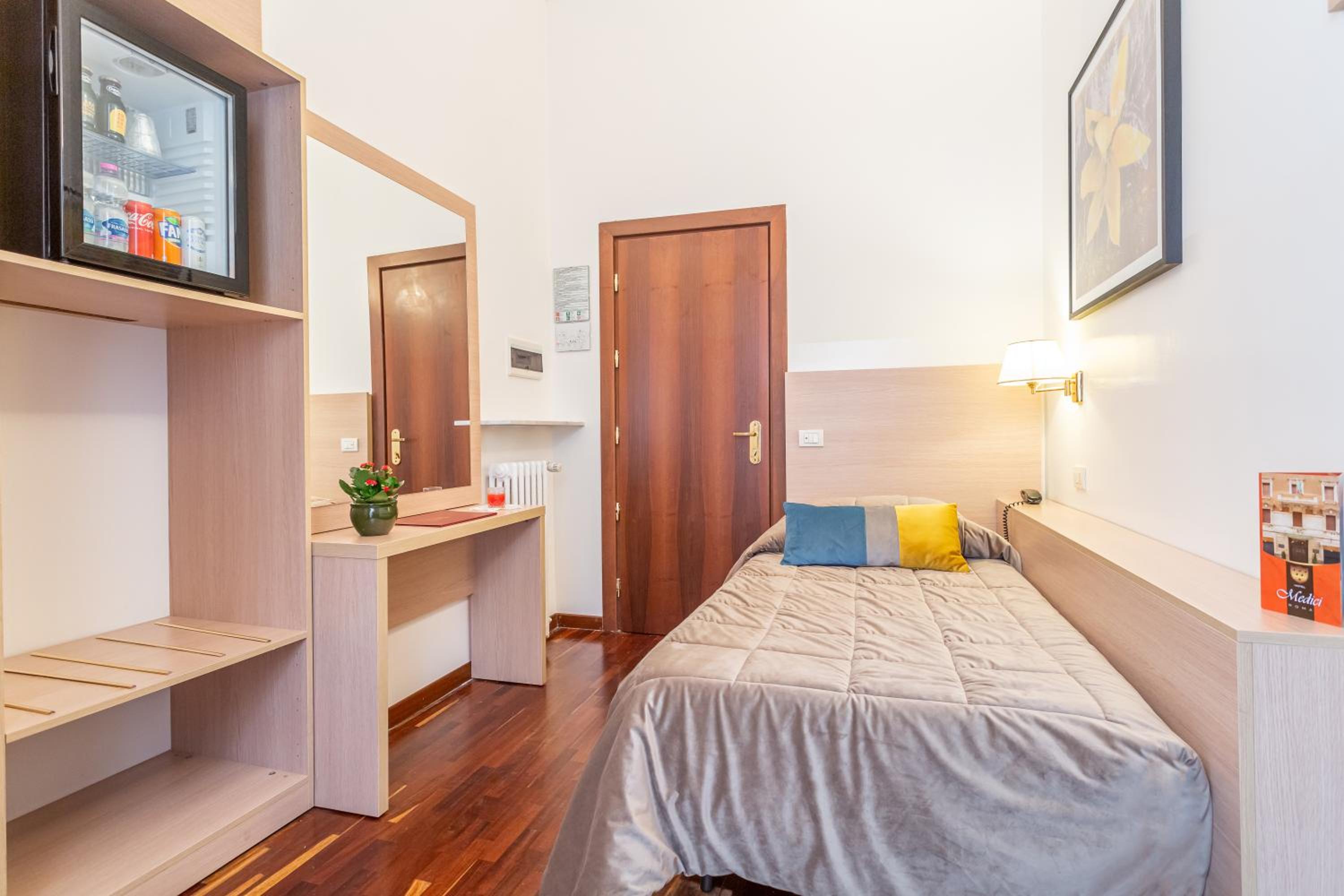 Single Room photo 3