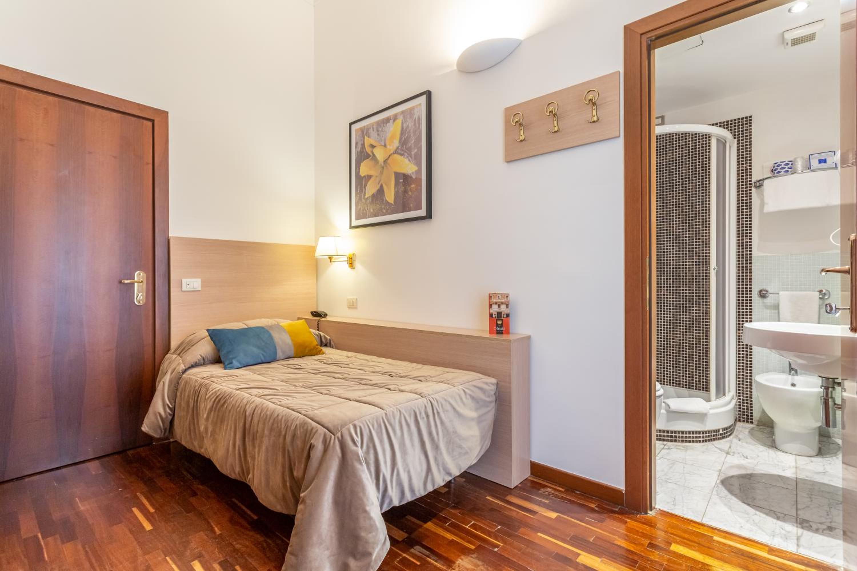 Single Room photo 3