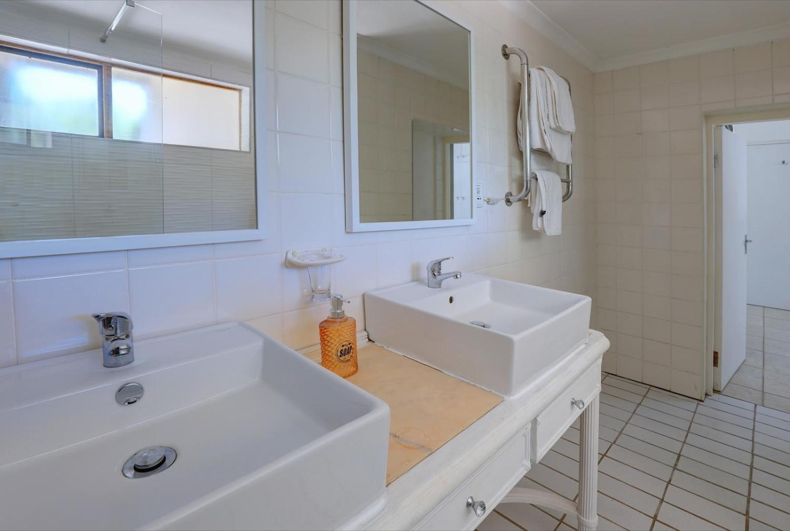 King Room with Garden View photo 2