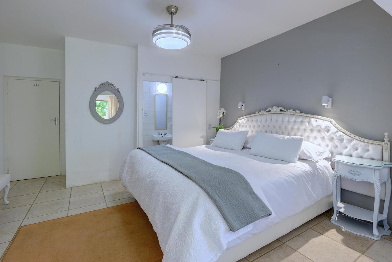 King Room with Pool View photo 3
