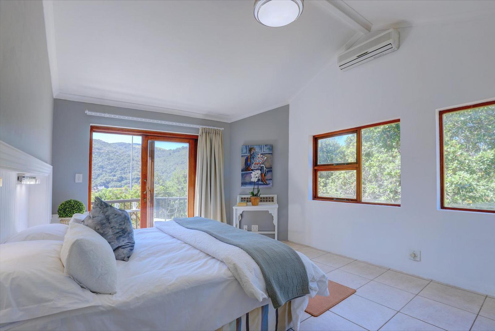 Queen Room with Balcony photo 2