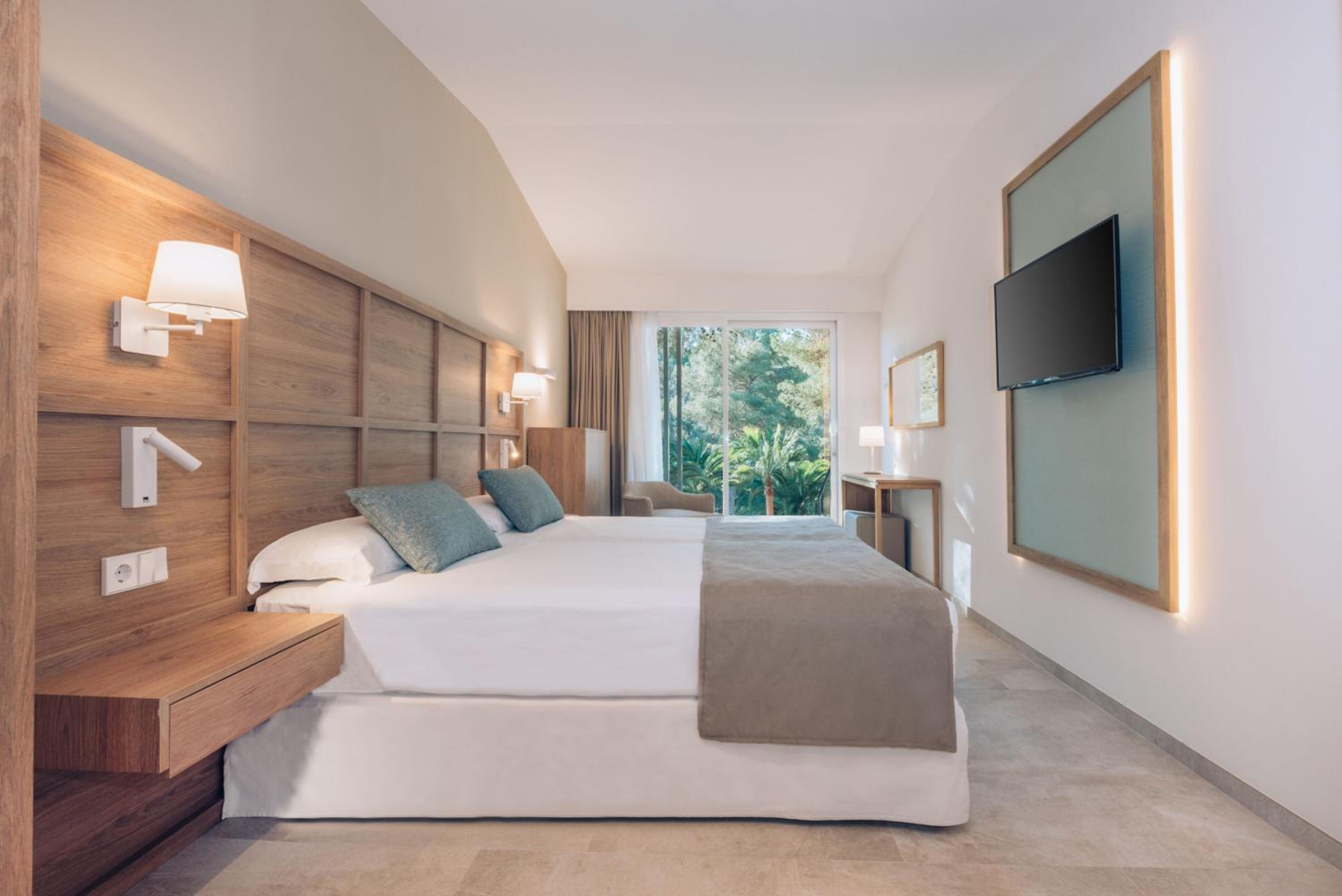 Bungalow with Garden View