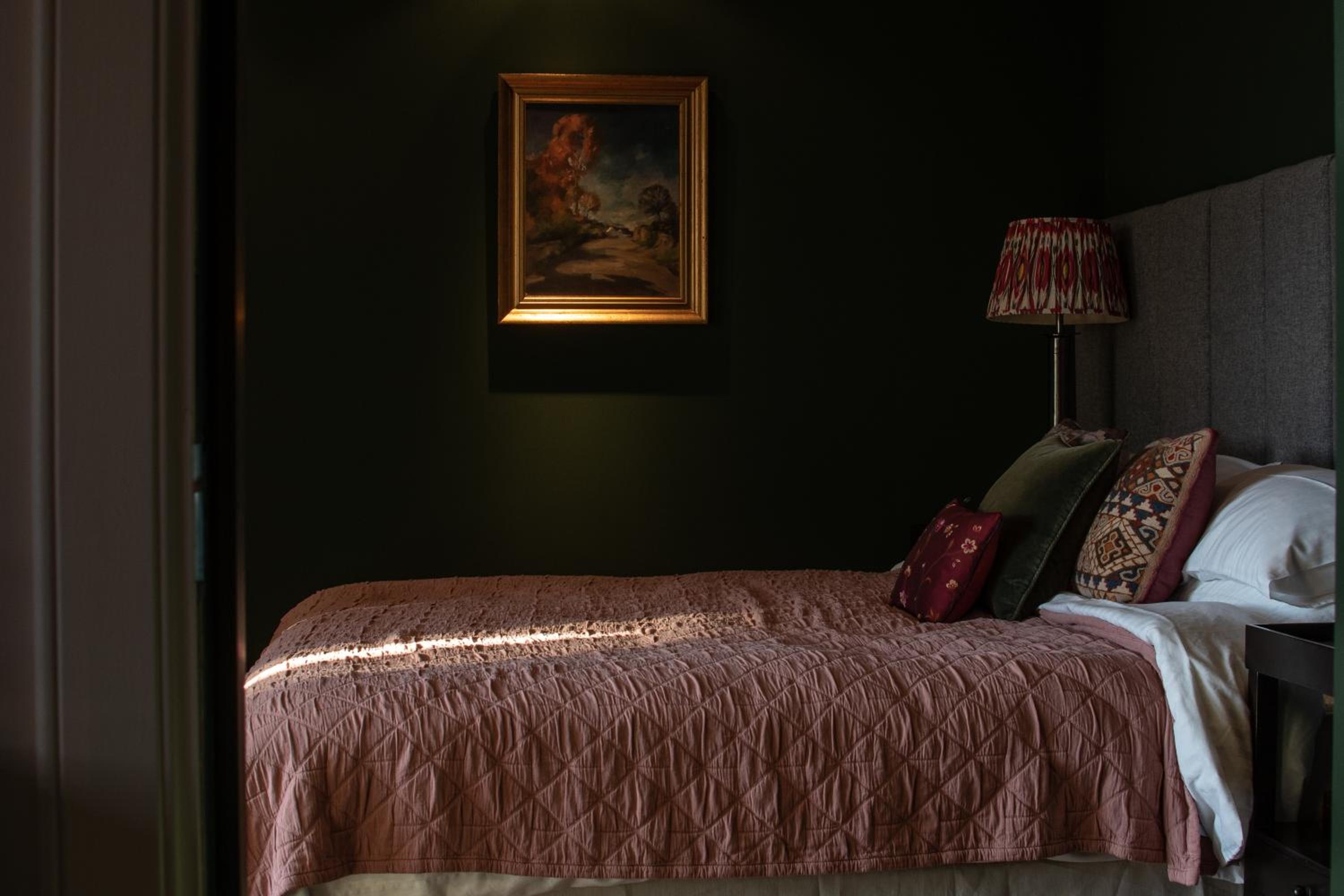 Deluxe King Suite photo 3