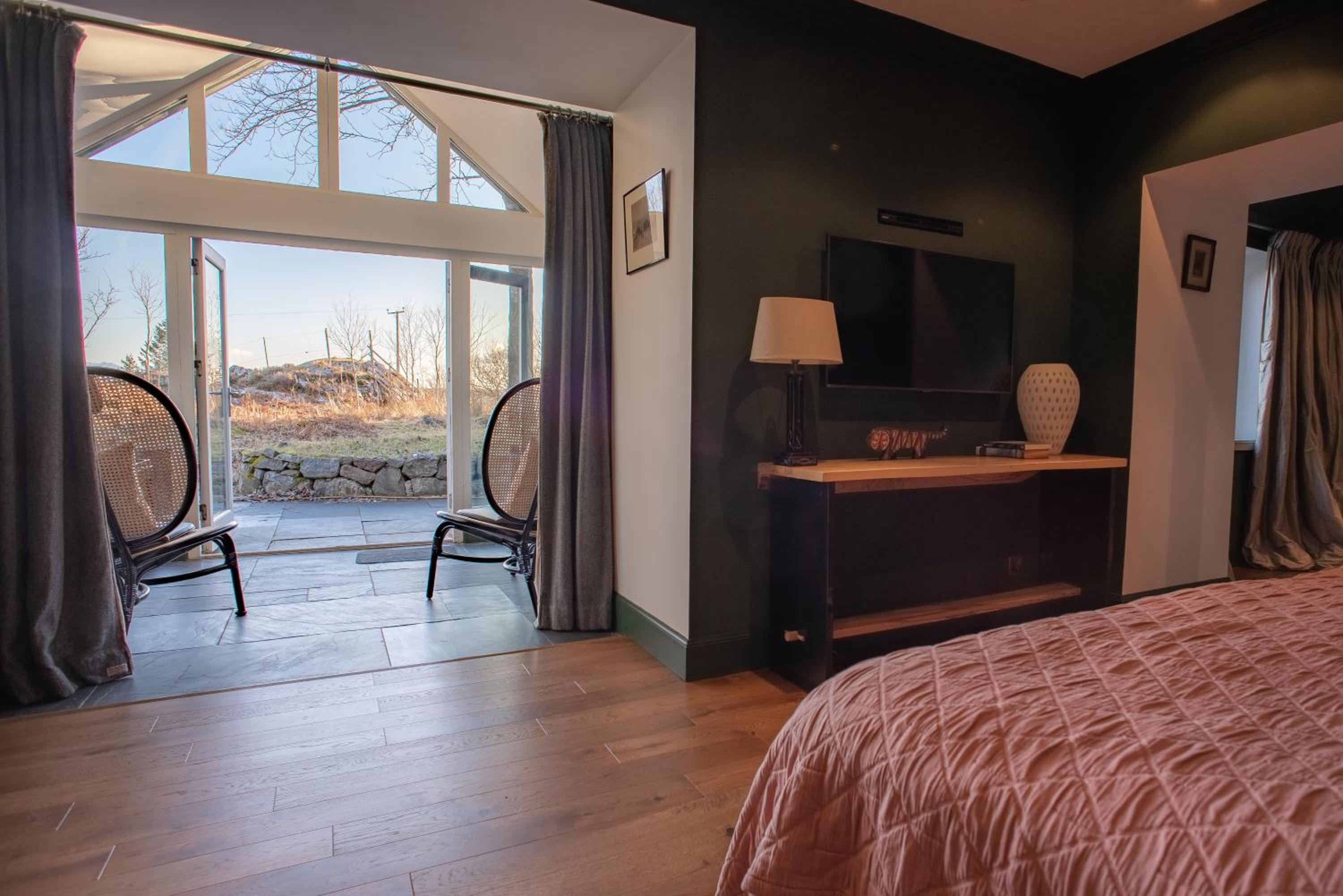 Deluxe King Suite photo 2