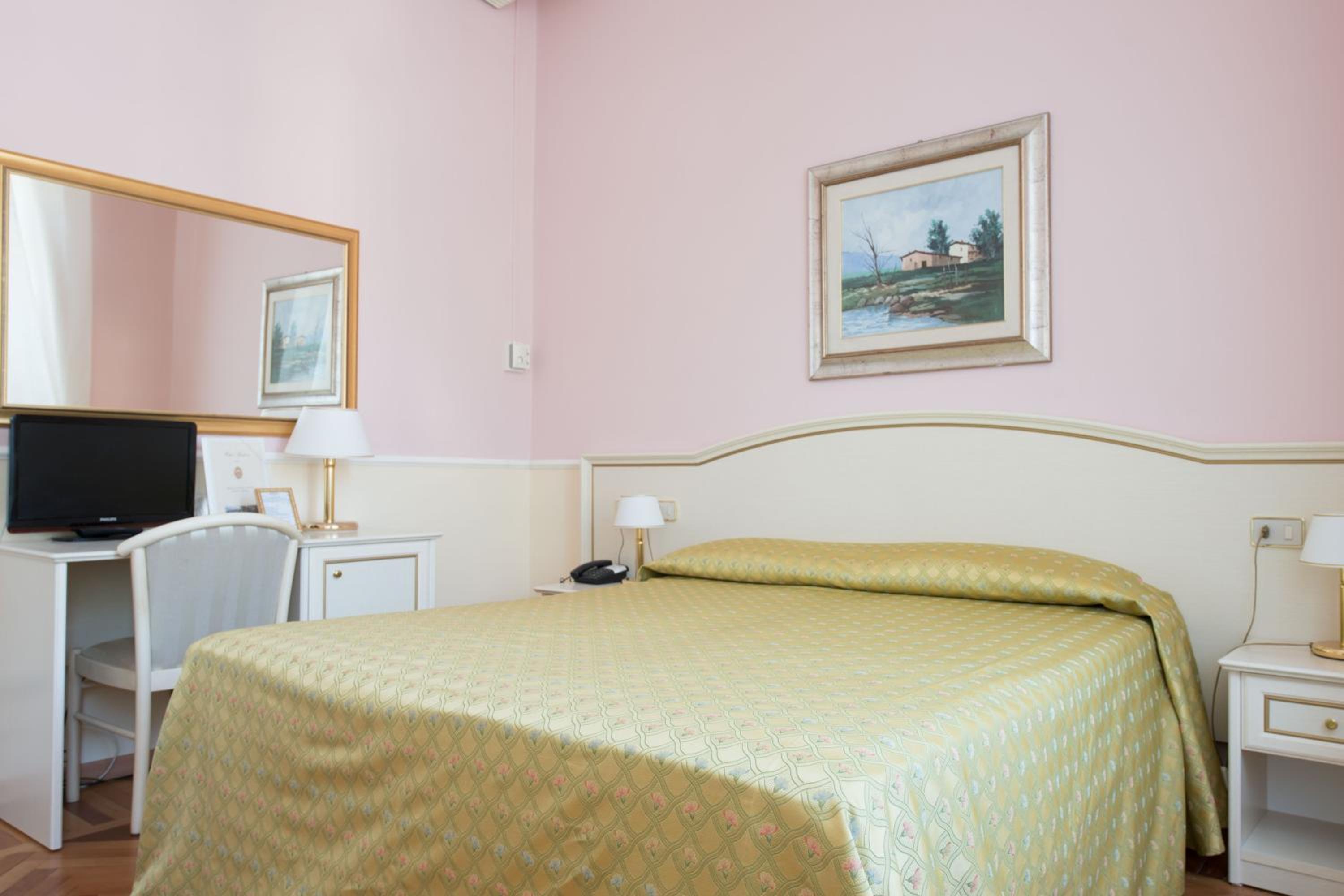 Double or Twin Room - Photo 2
