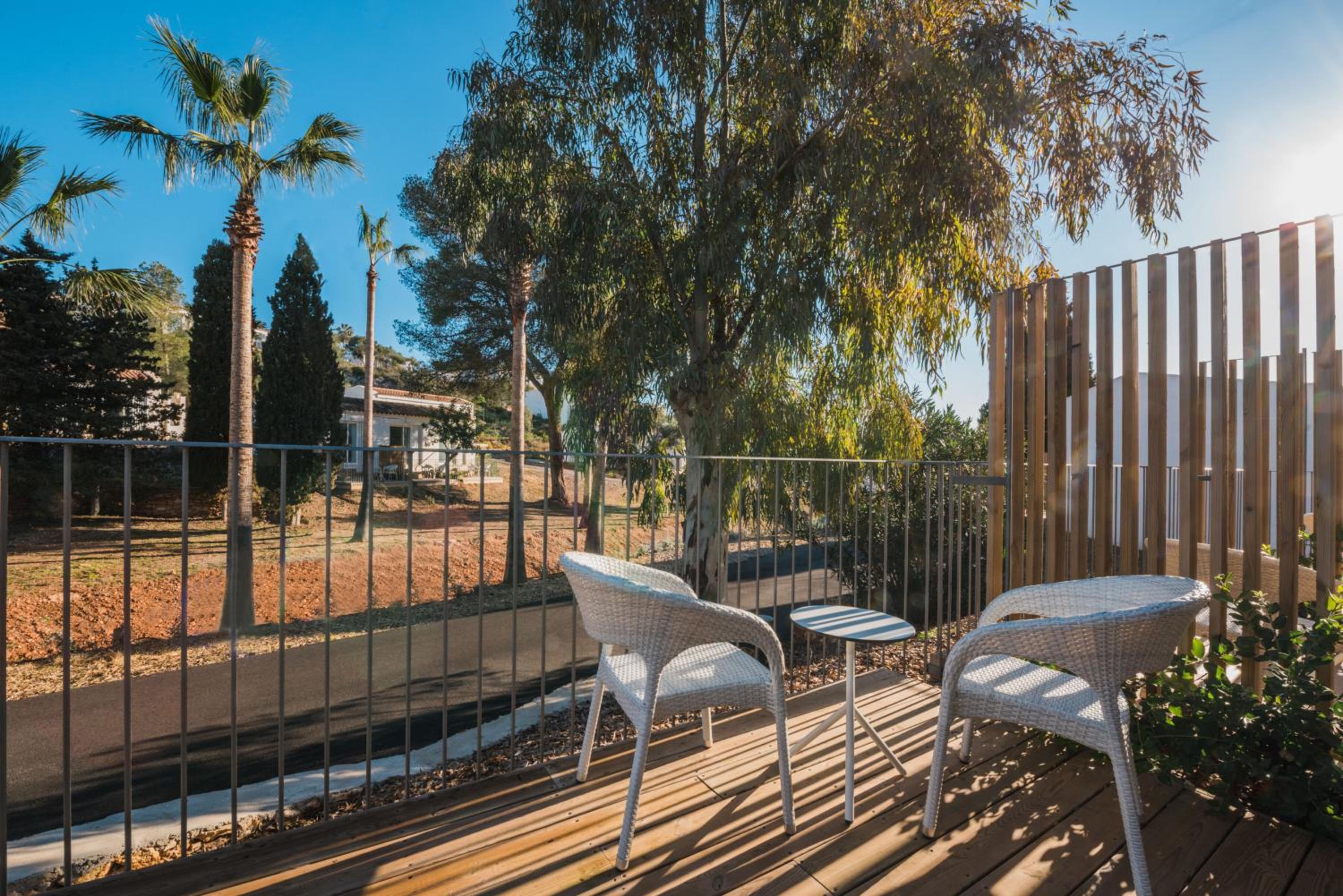 Bungalow with Garden View