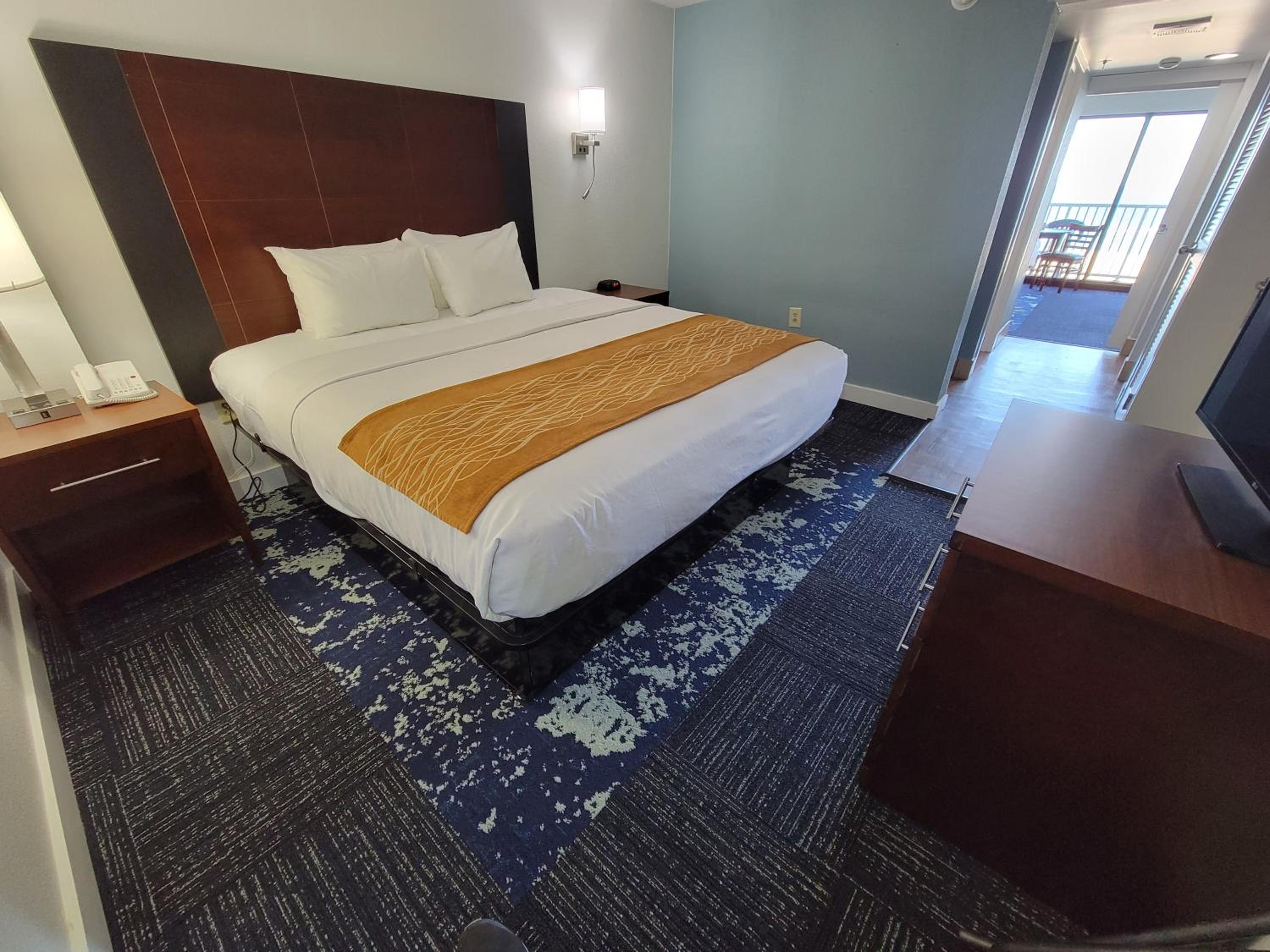 King Suite Ocean Front - Non-Smoking - Photo 1