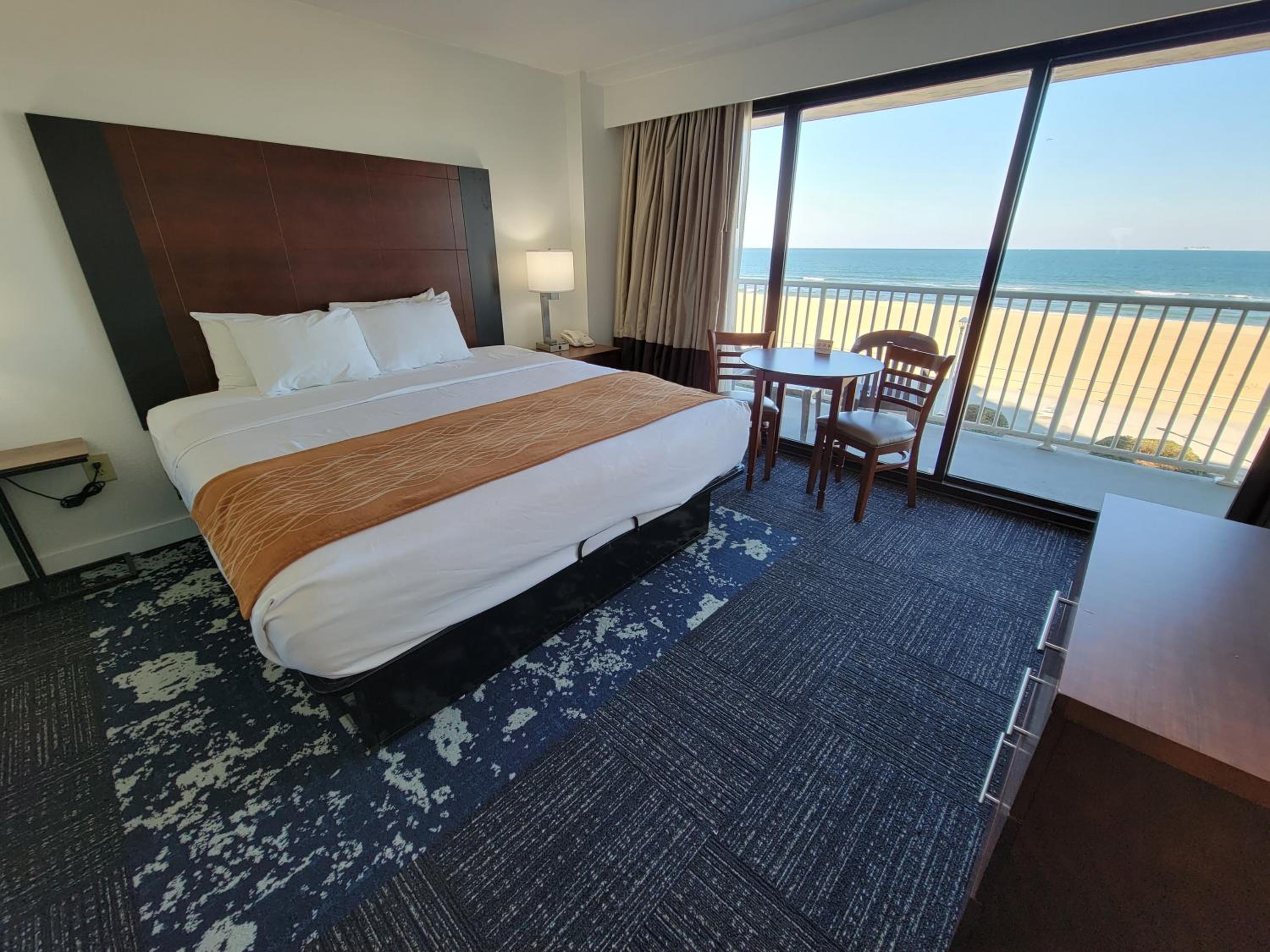 Room with Two King Beds - Ocean Front - Photo 1