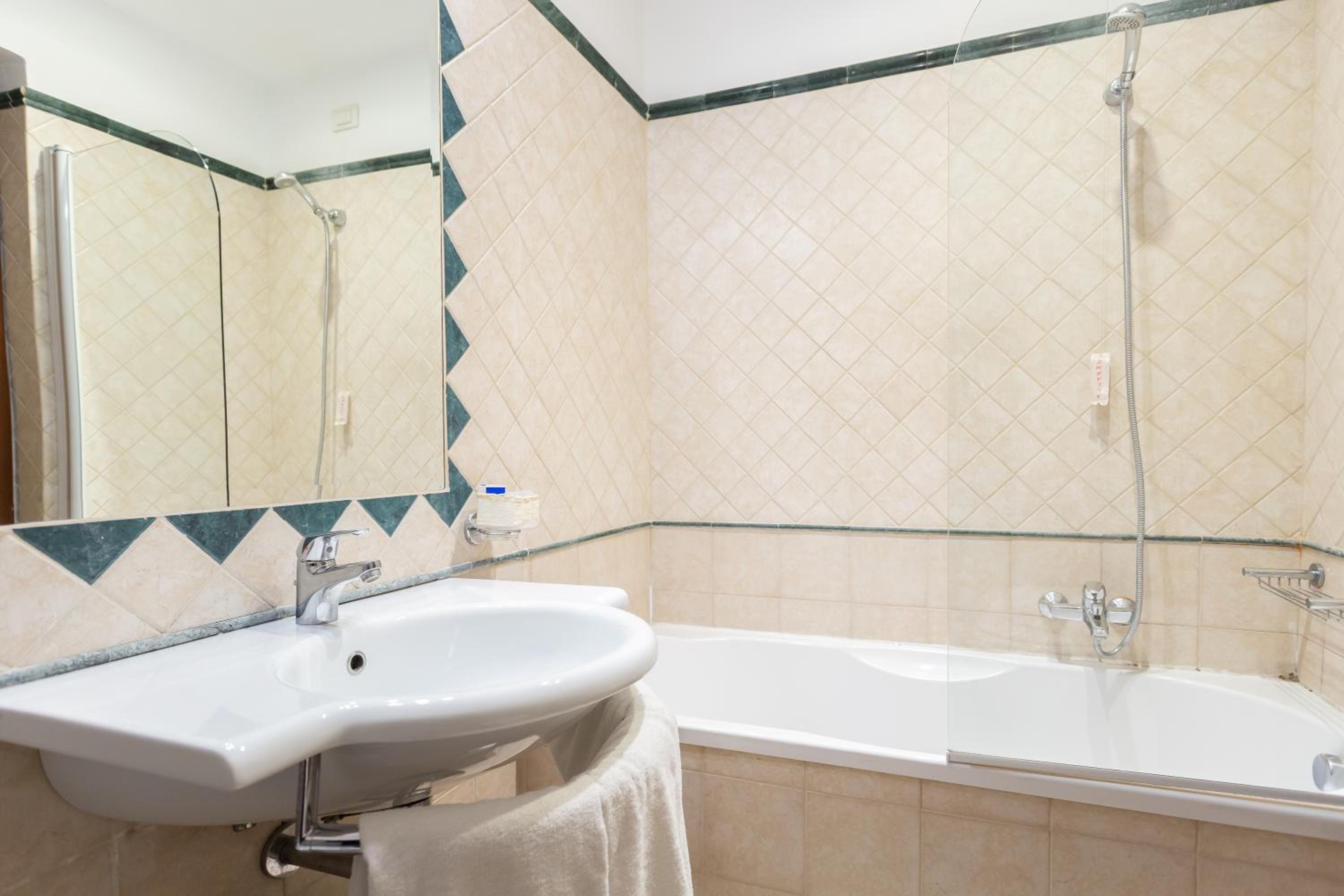 Small Triple Room photo 2