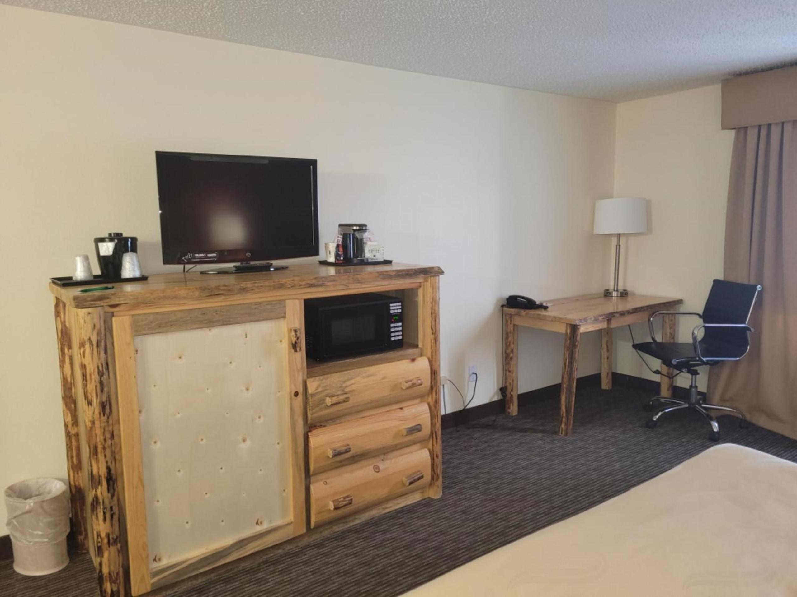 King Room - Non-Smoking - Photo 11