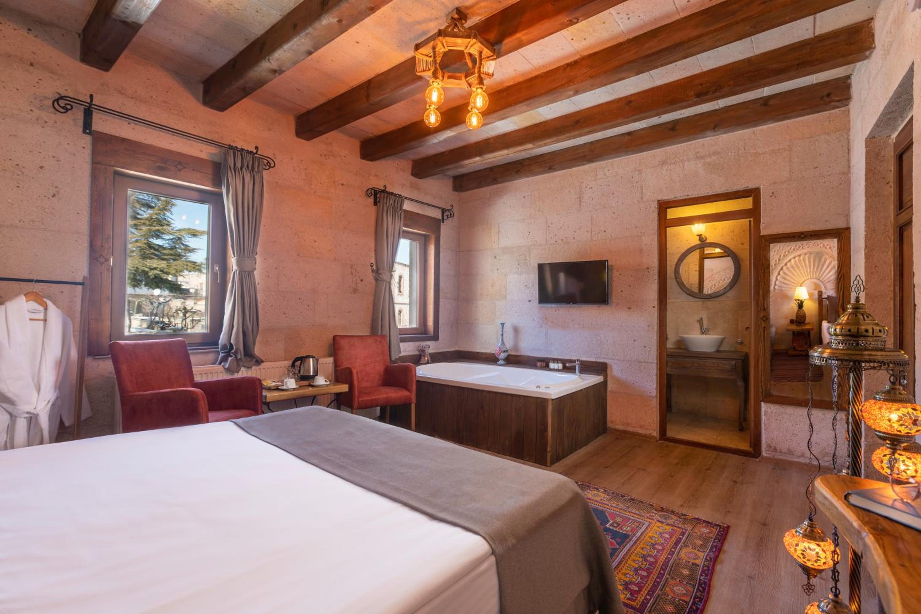 Suite with Hot Tub