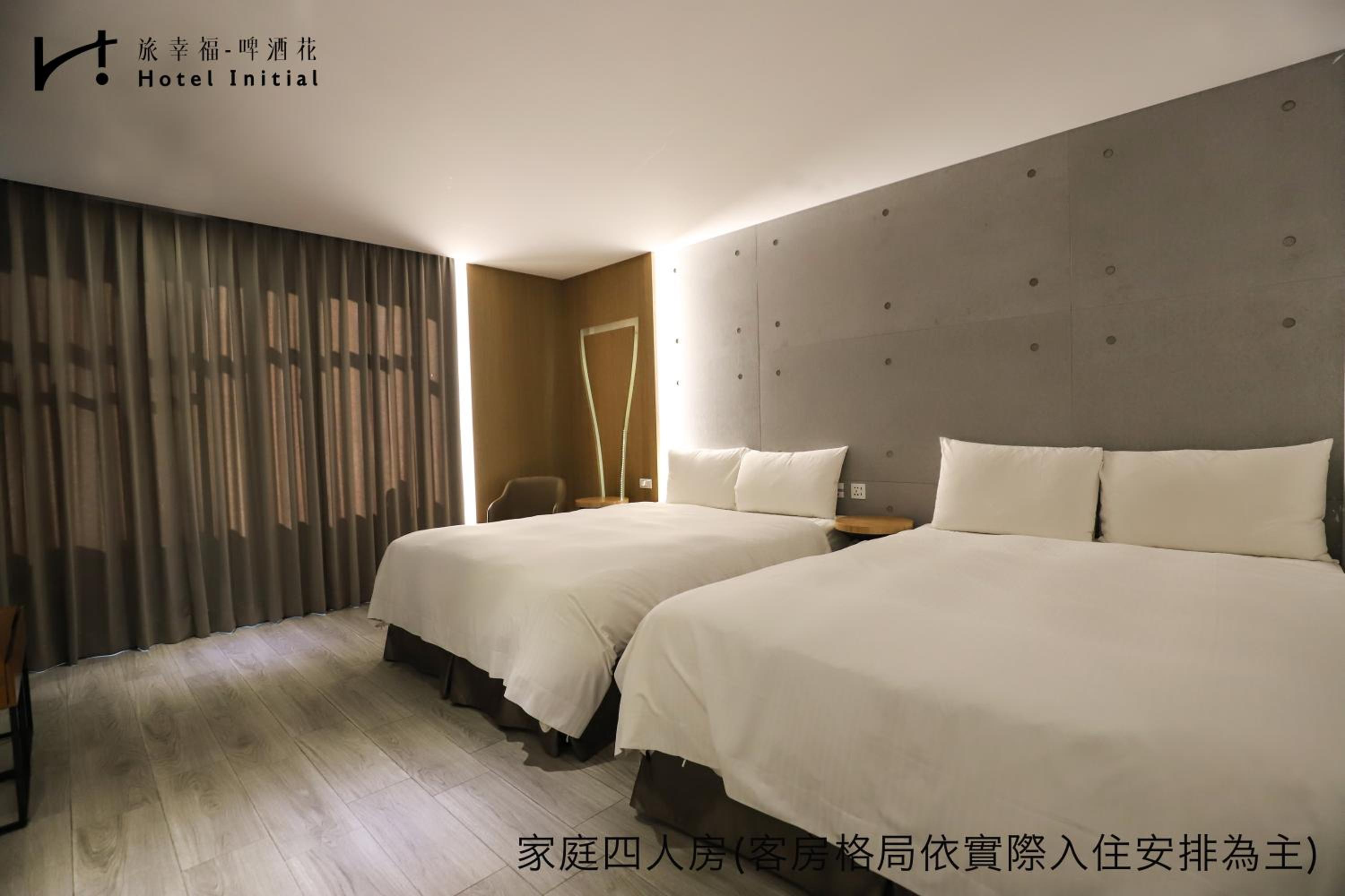 Deluxe Quadruple Room with Balcony thumbnail 6