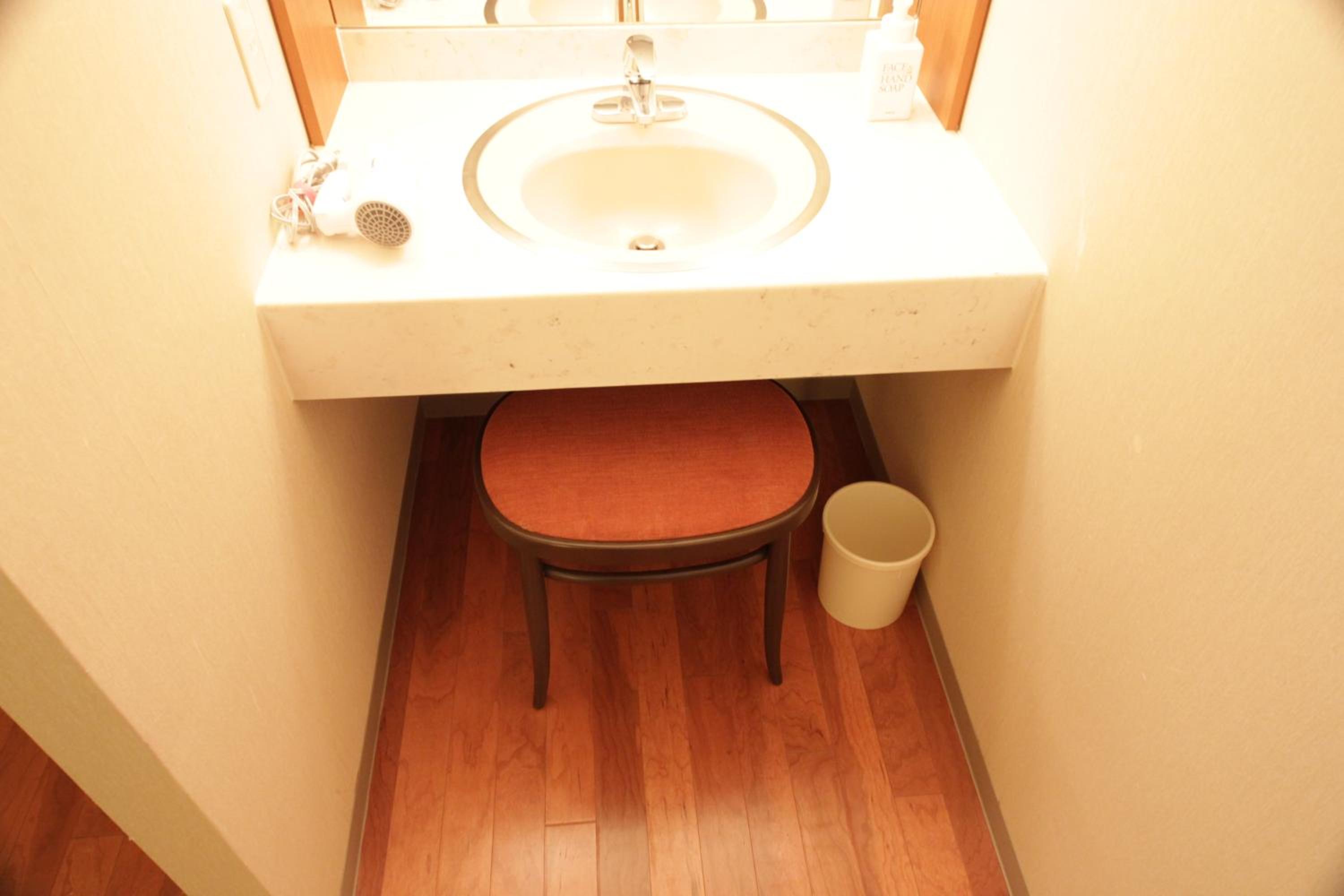 Standard Large Twin Room - Non-Smoking - Photo 5