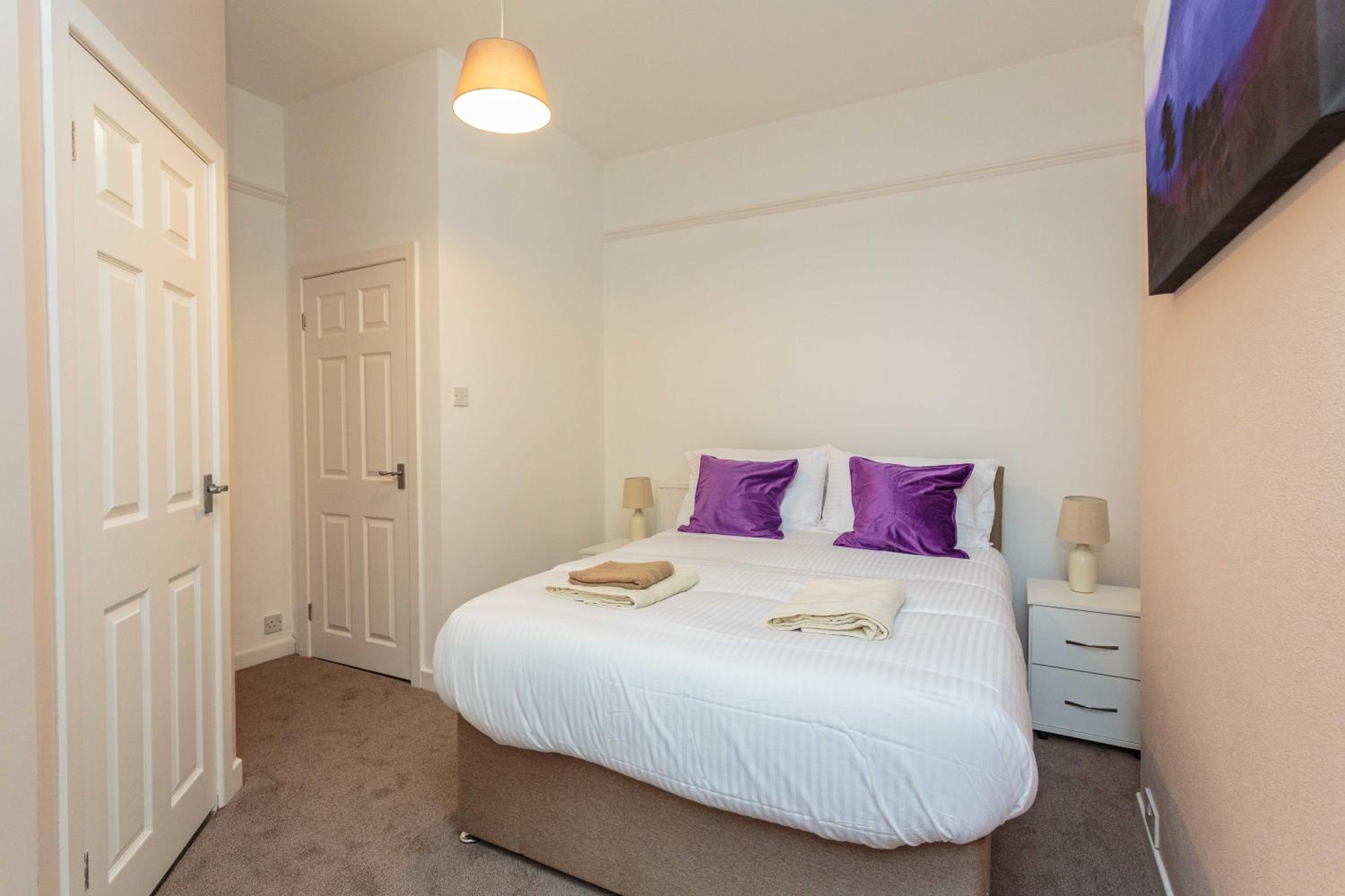Two-Bedroom Apartment - Photo 4