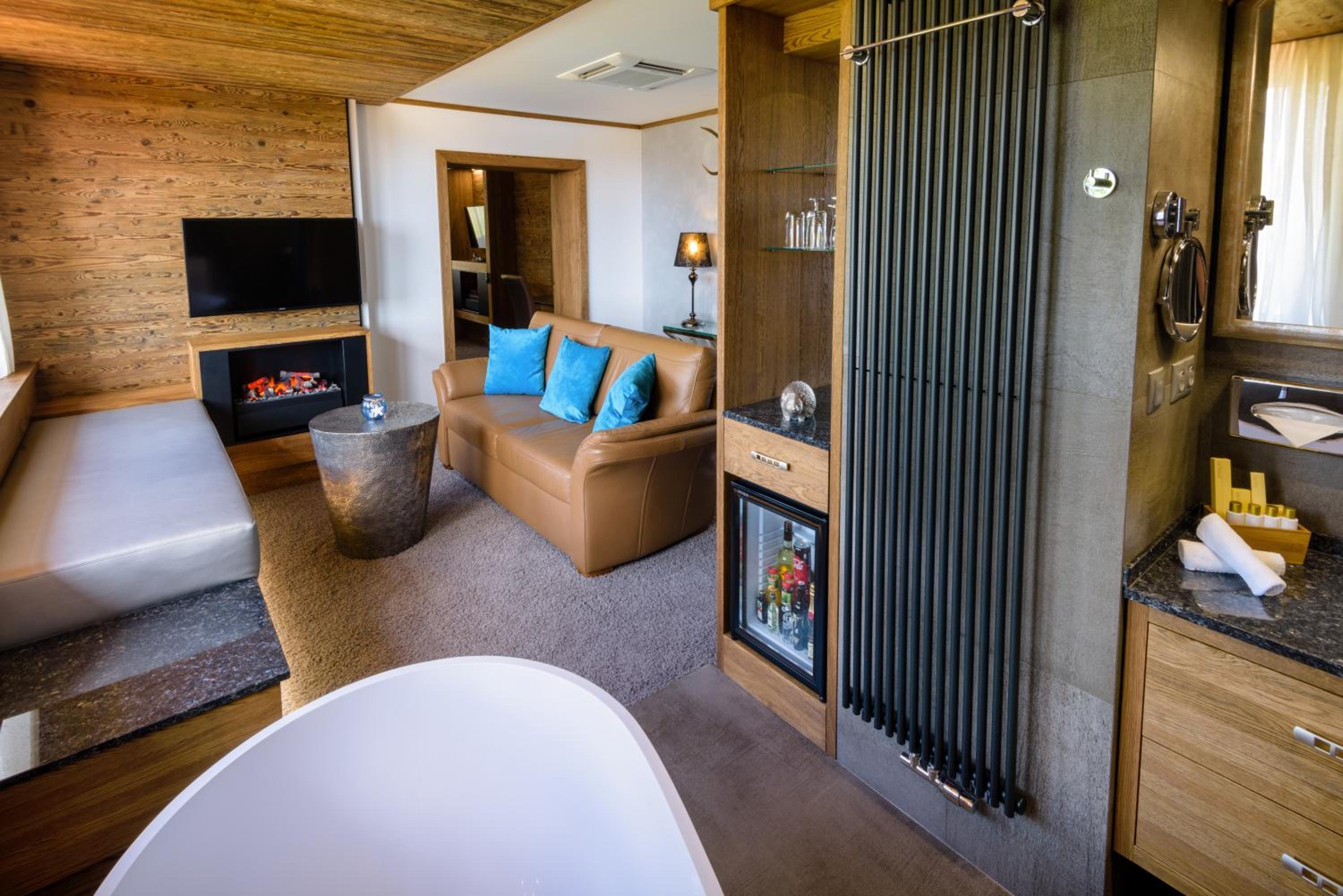Deluxe Double Room with Bath photo 2