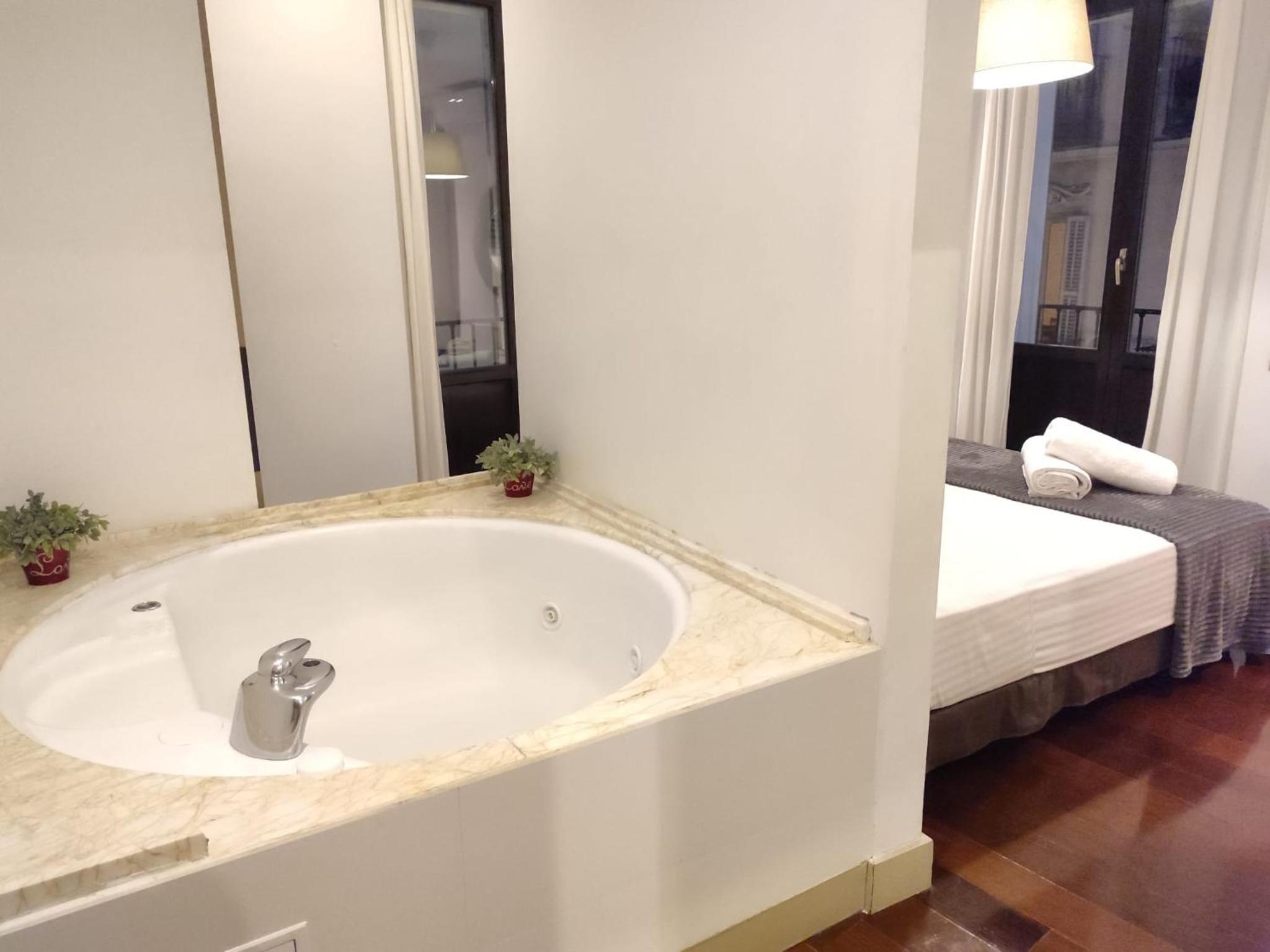 Queen Room with Spa Bath - Photo 5