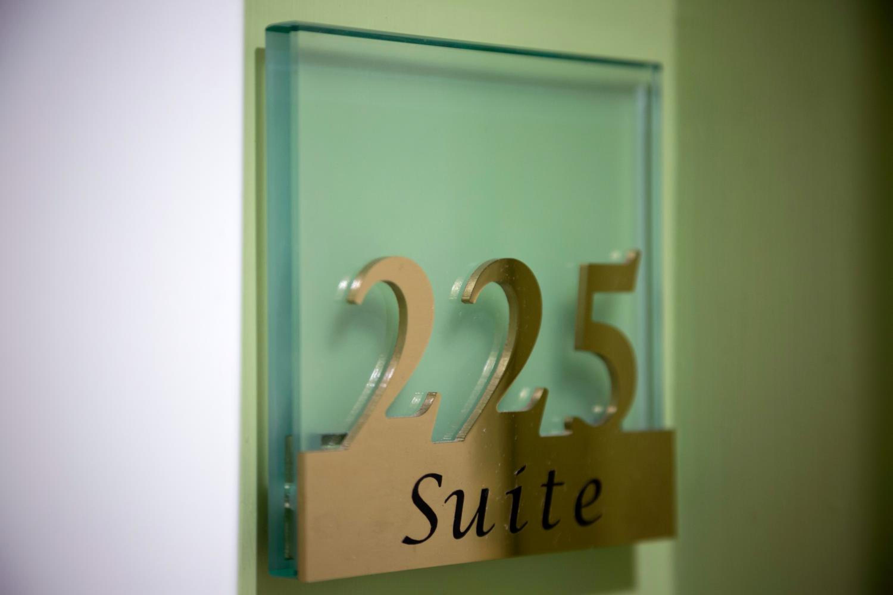 Suite - Photo 5