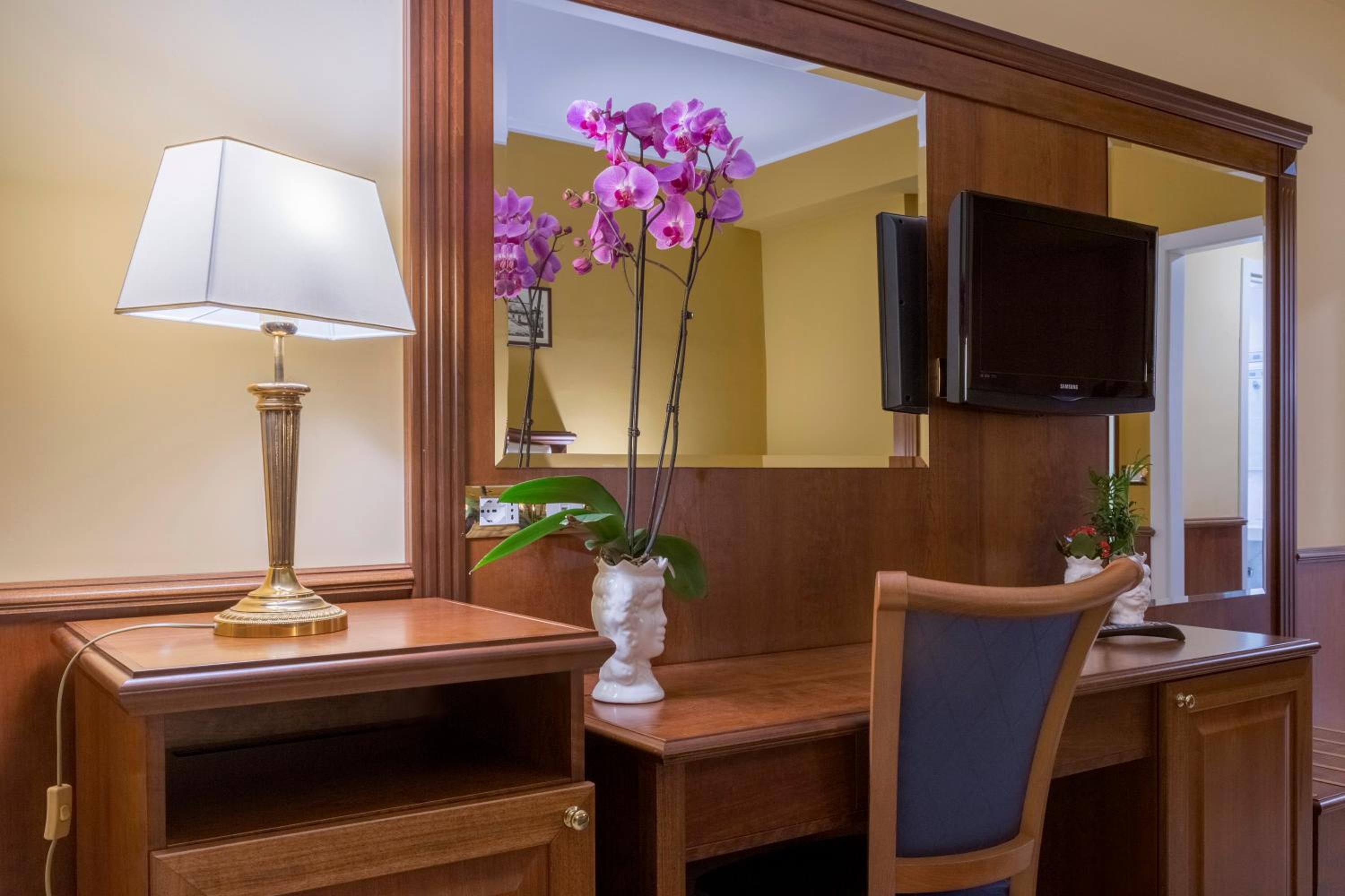 Suite - Photo 12