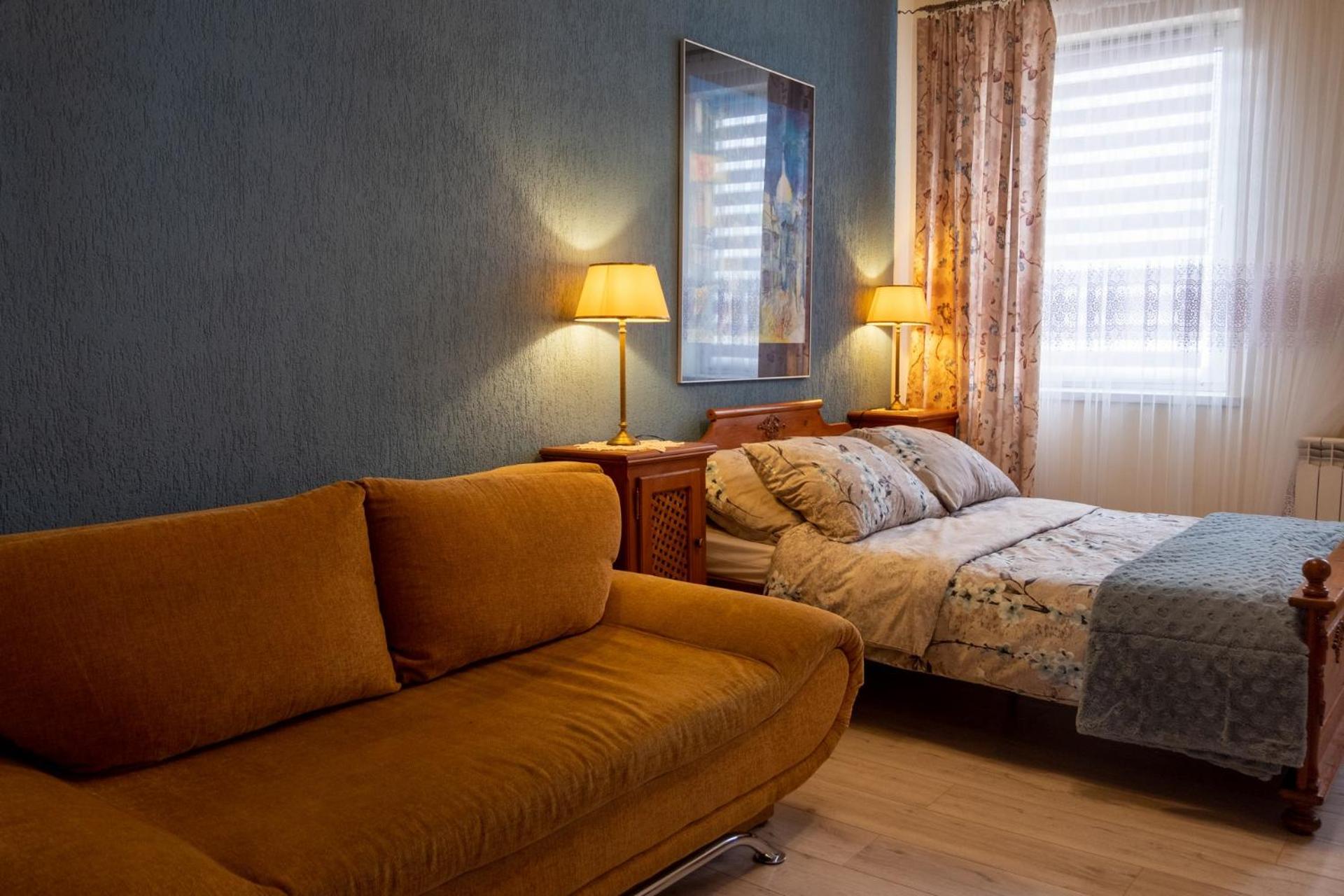 Standard Family Room - Photo 3
