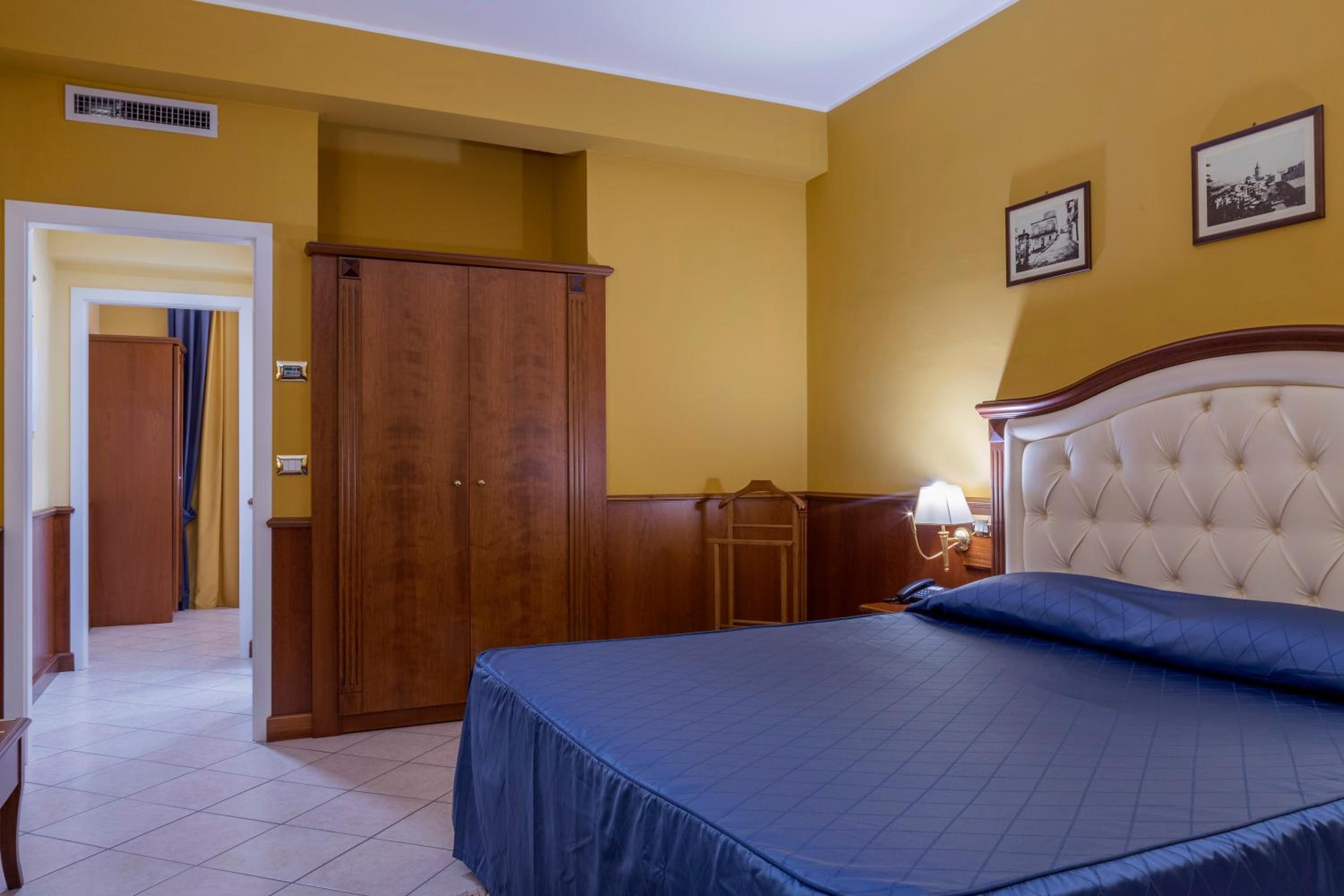 Suite - Photo 14