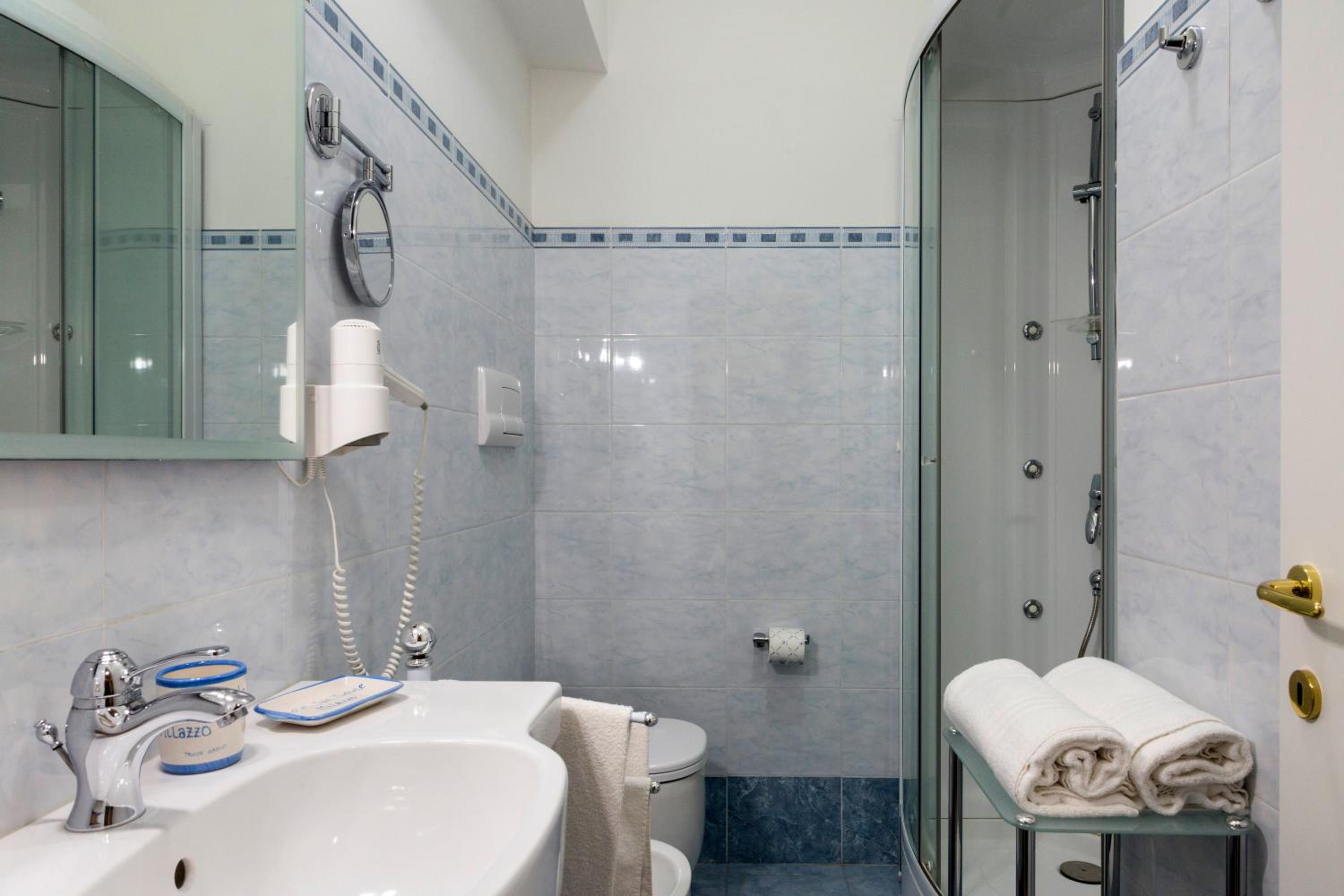 Suite - Photo 3