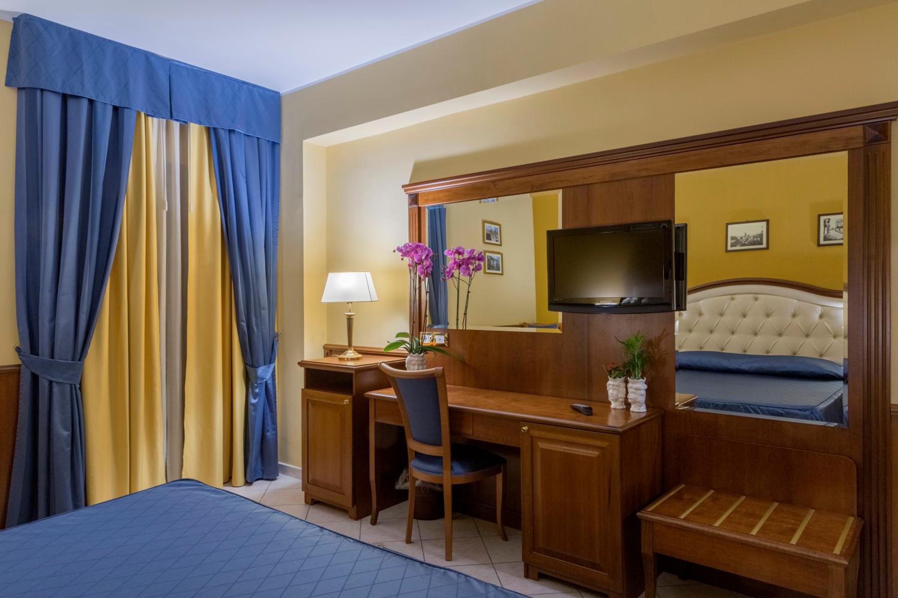 Suite - Photo 2