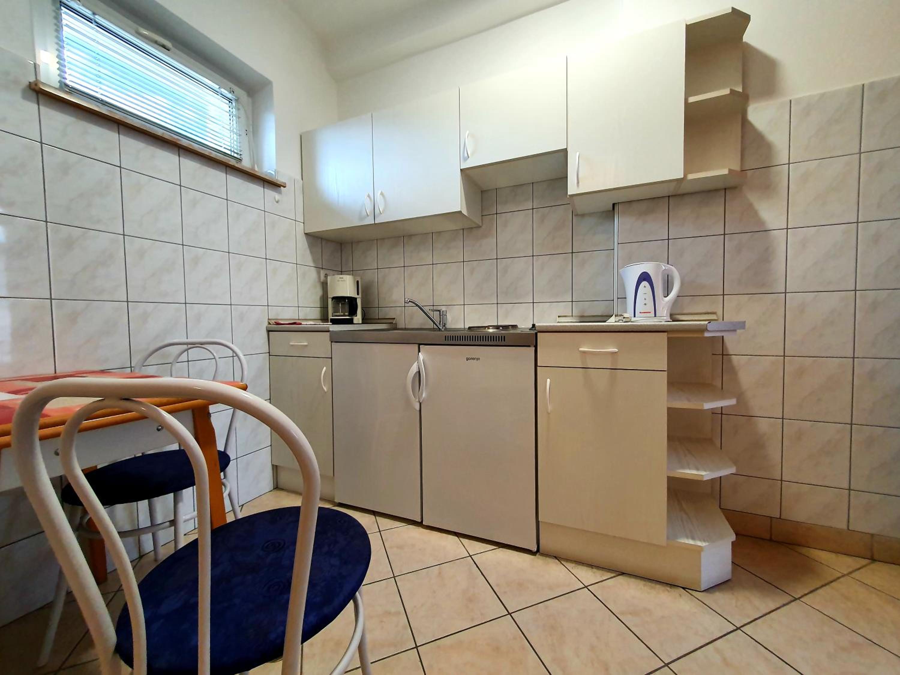 Studio with Balcony - Photo 6