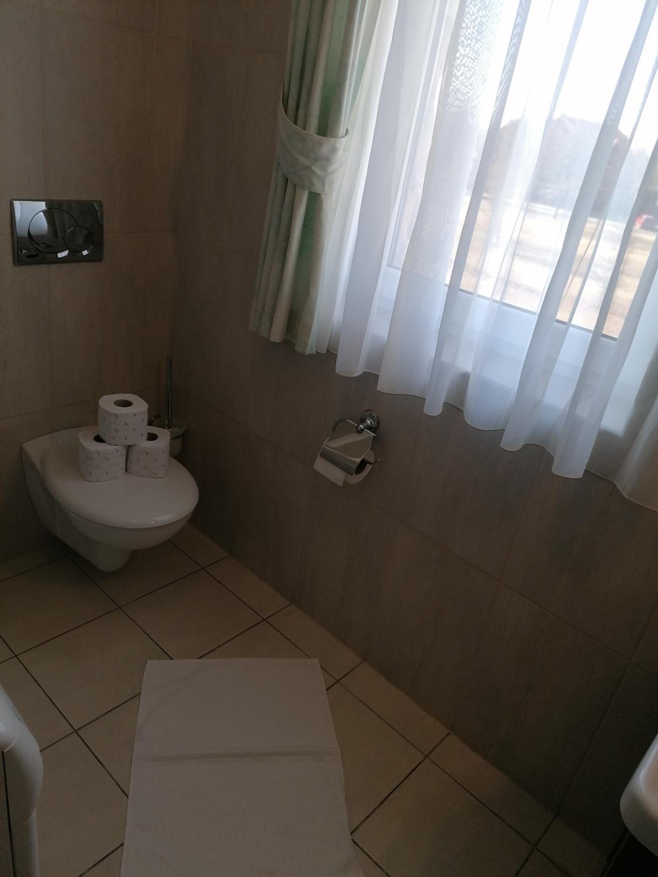 Deluxe Double or Twin Room - Photo 6