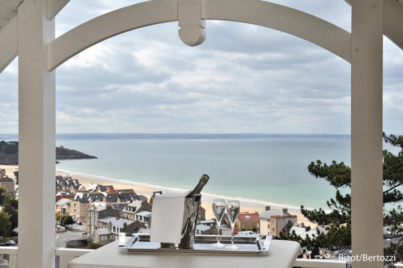 Apartment with Sea View photo 1