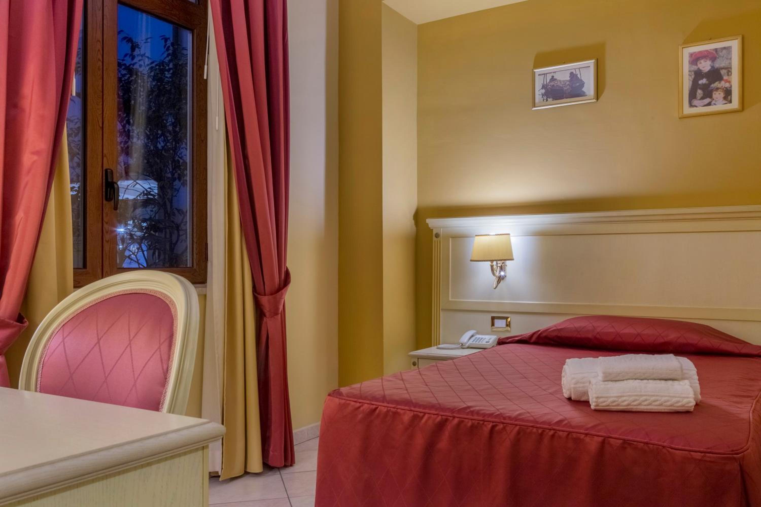 Deluxe Single Room photo 3