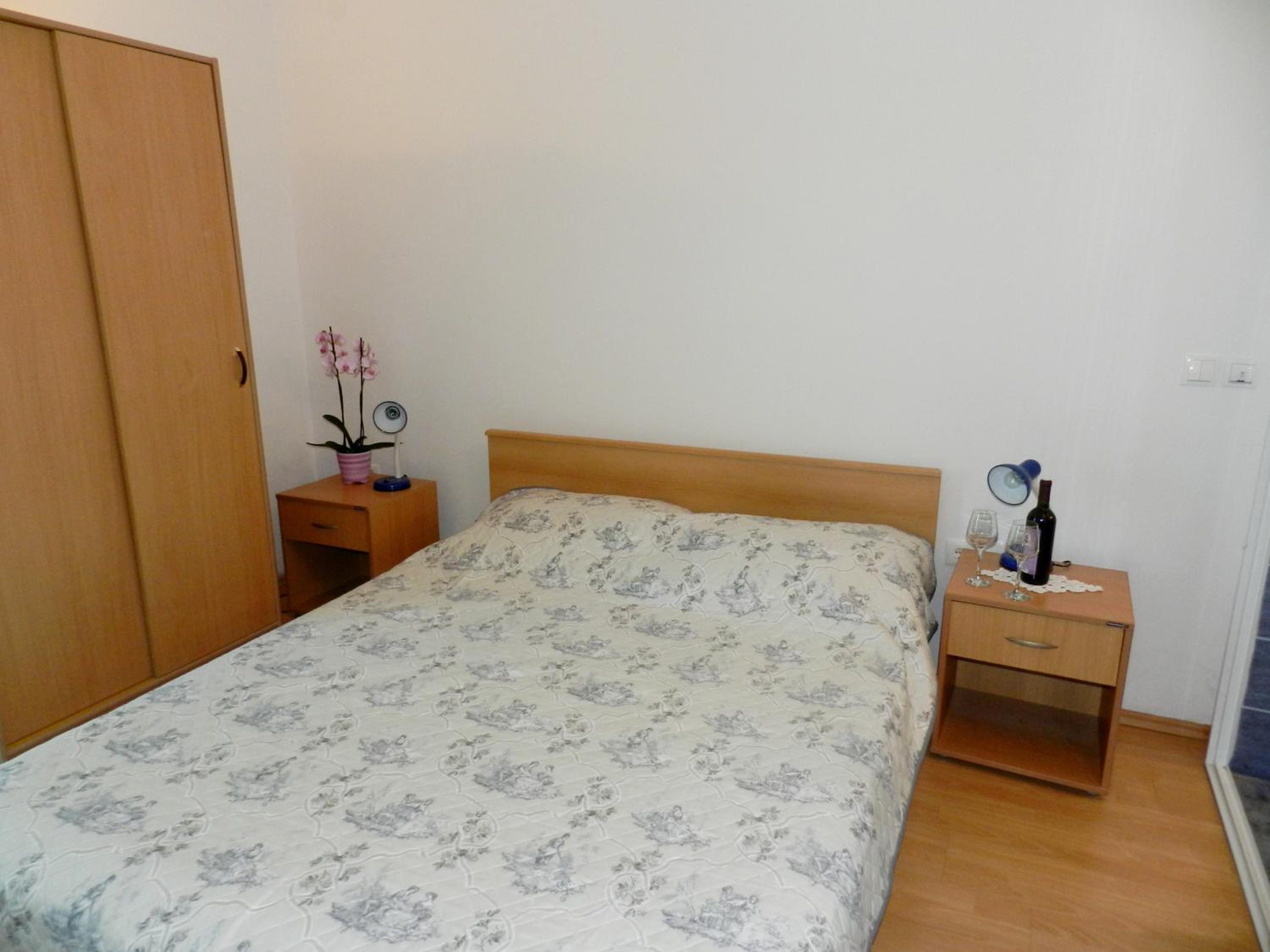Studio Apartment photo 1