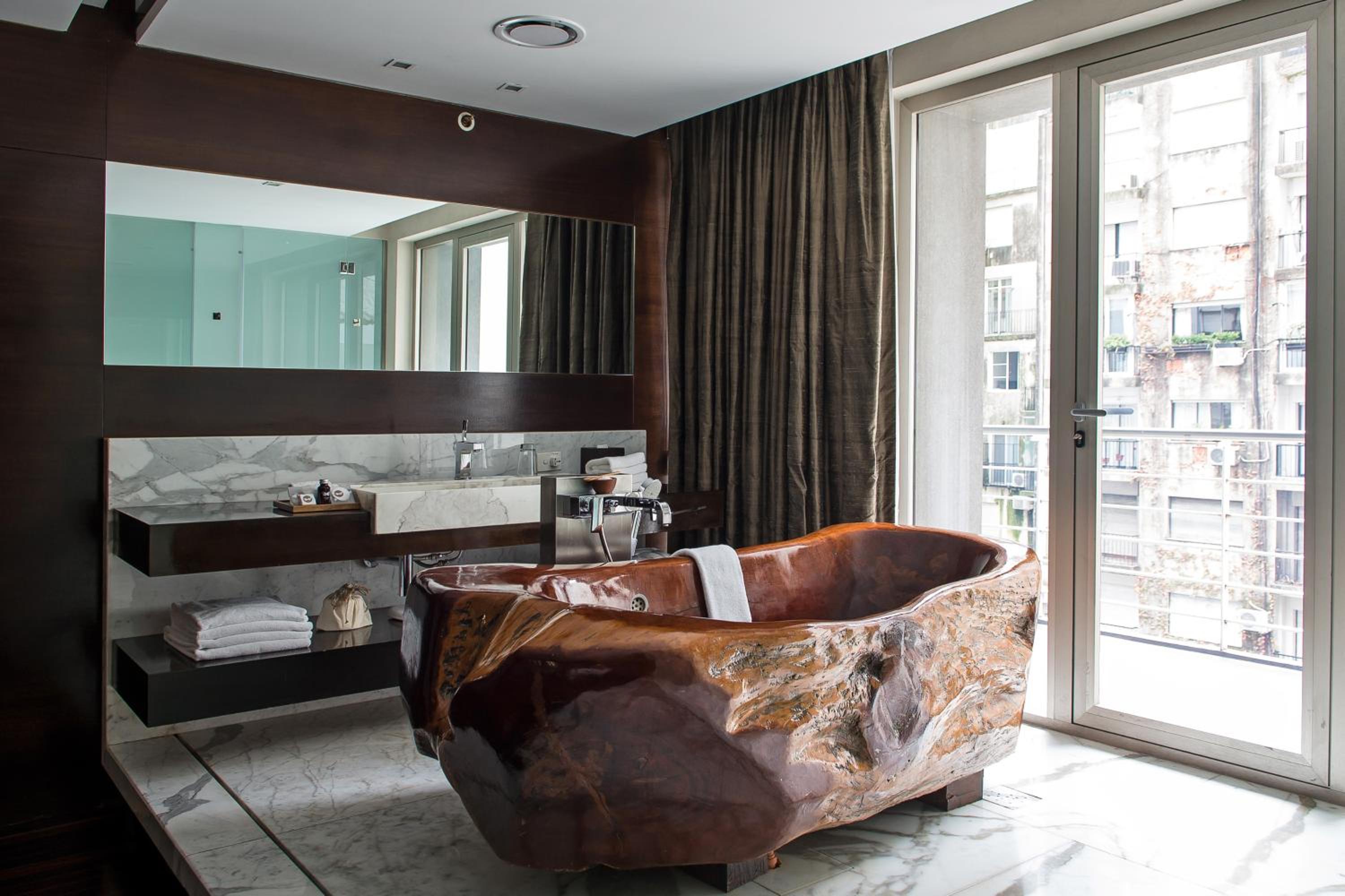 Luxury Suite thumbnail 5