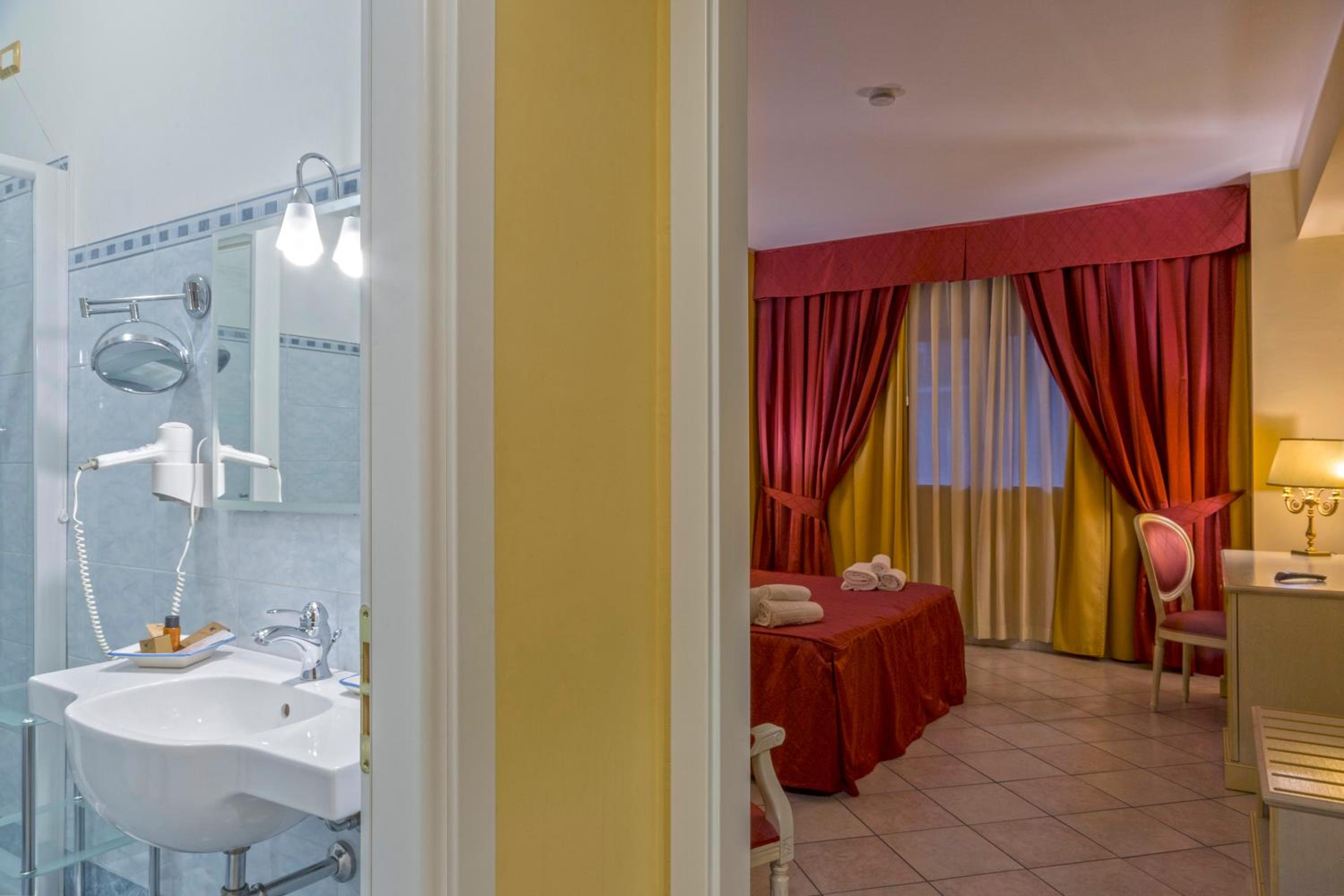 Deluxe Double Room - Photo 2