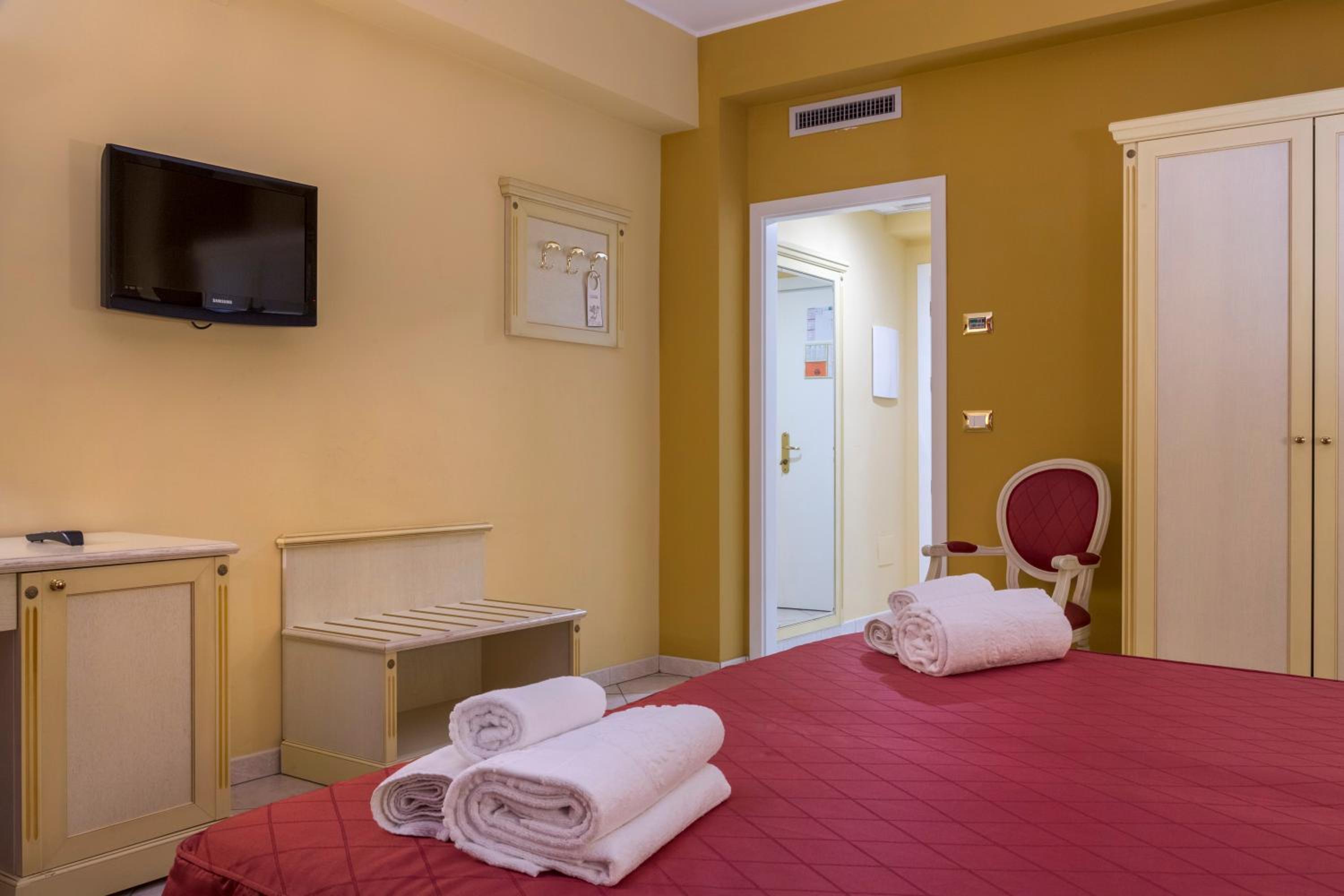 Deluxe Double Room - Photo 7
