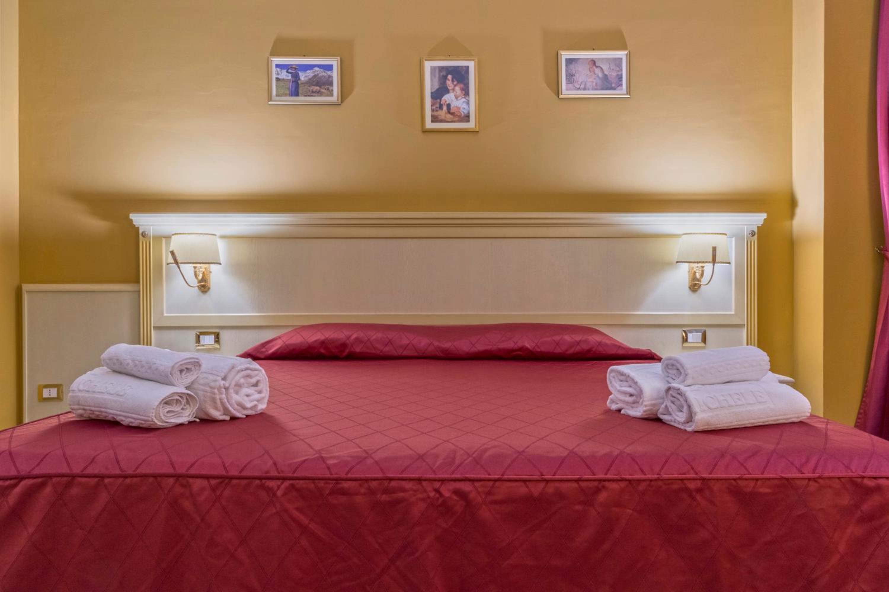 Deluxe Double Room - Photo 8