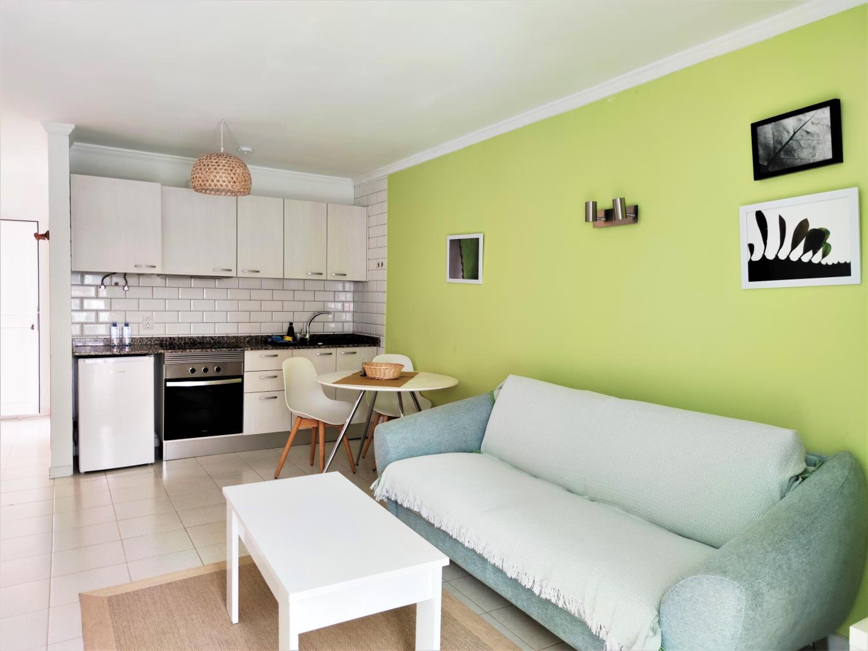 Apartment with Terrace 4 photo 3