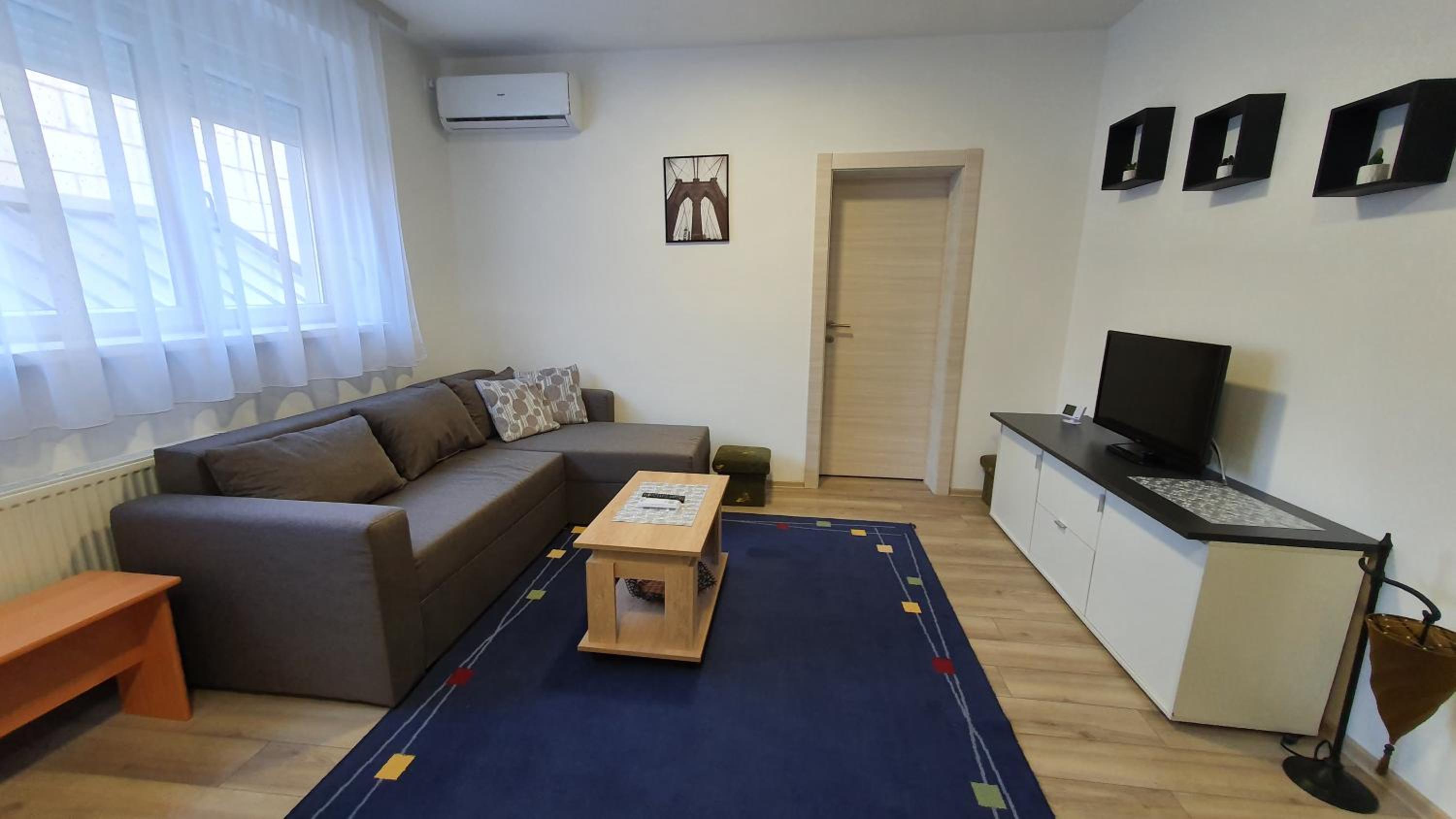 One-Bedroom Apartment photo 2