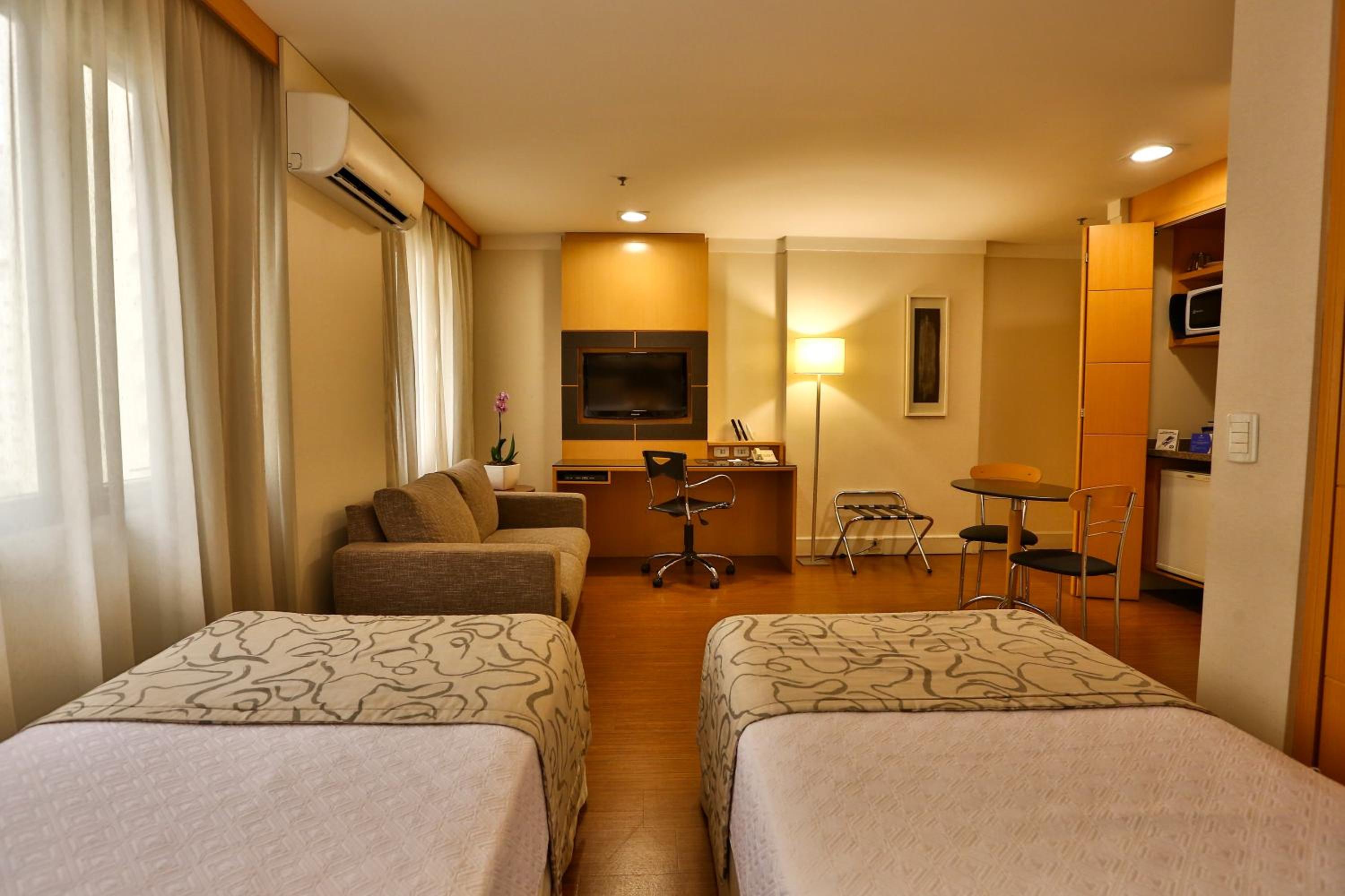Standard Twin Room thumbnail 5