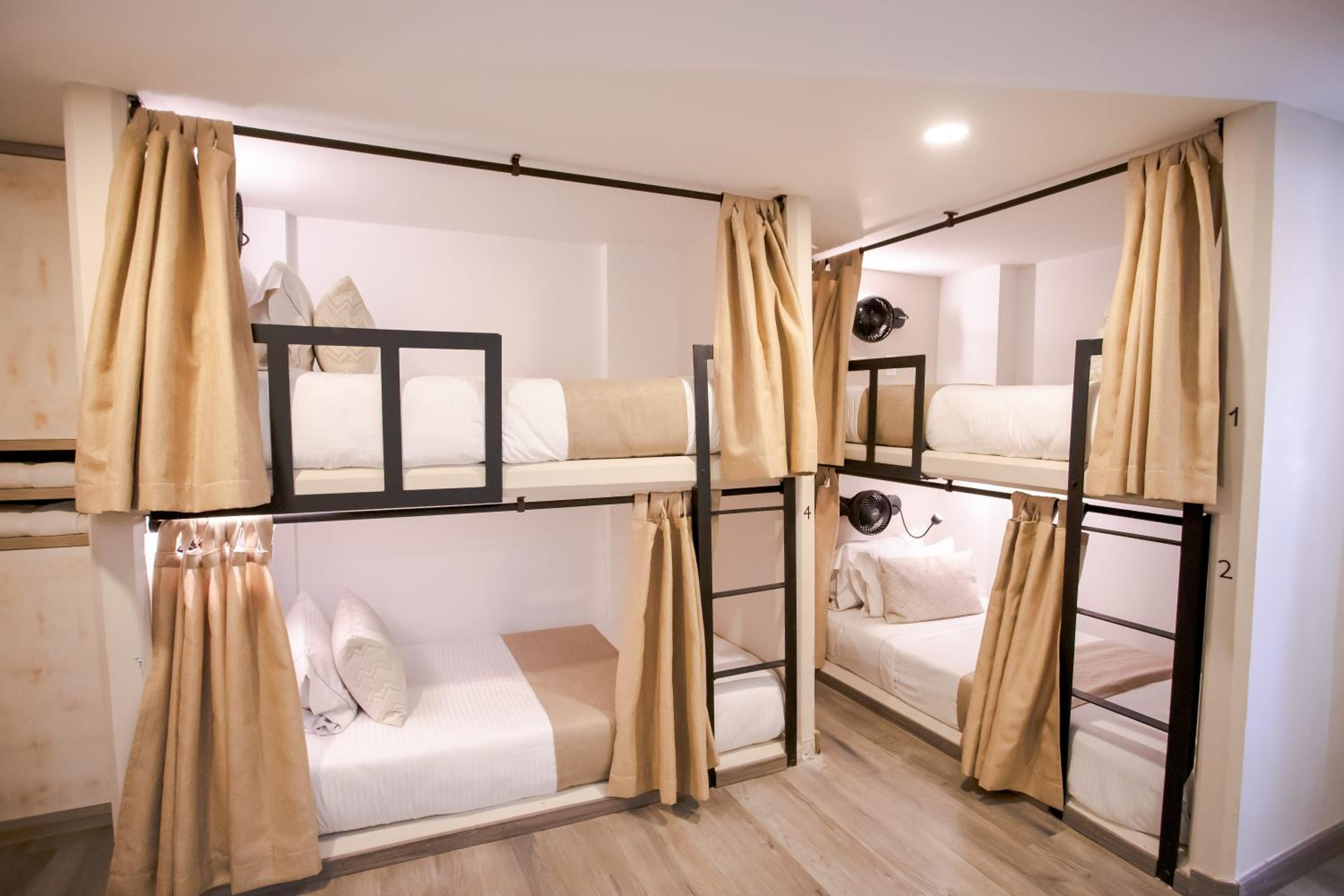 Bed in 6-Bed Mixed Dormitory Room photo 2