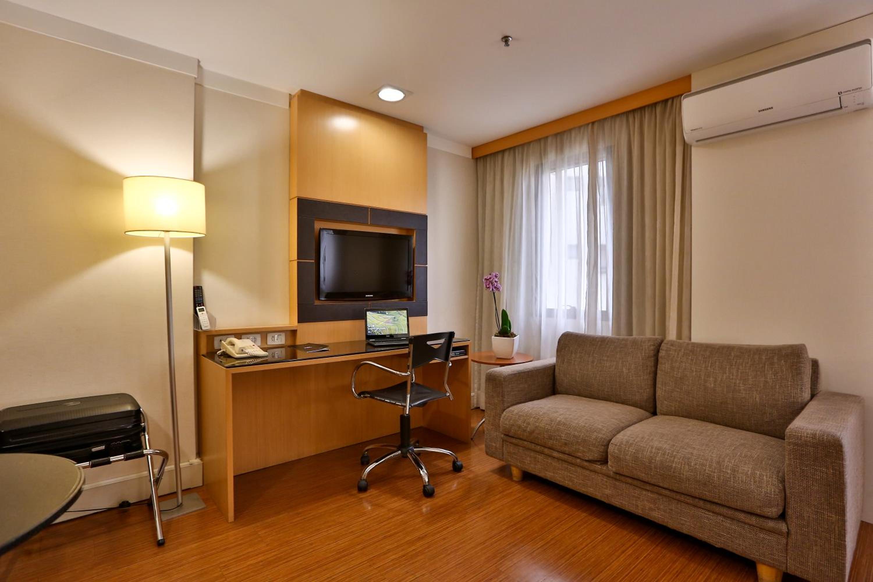 Standard Double Room thumbnail 6
