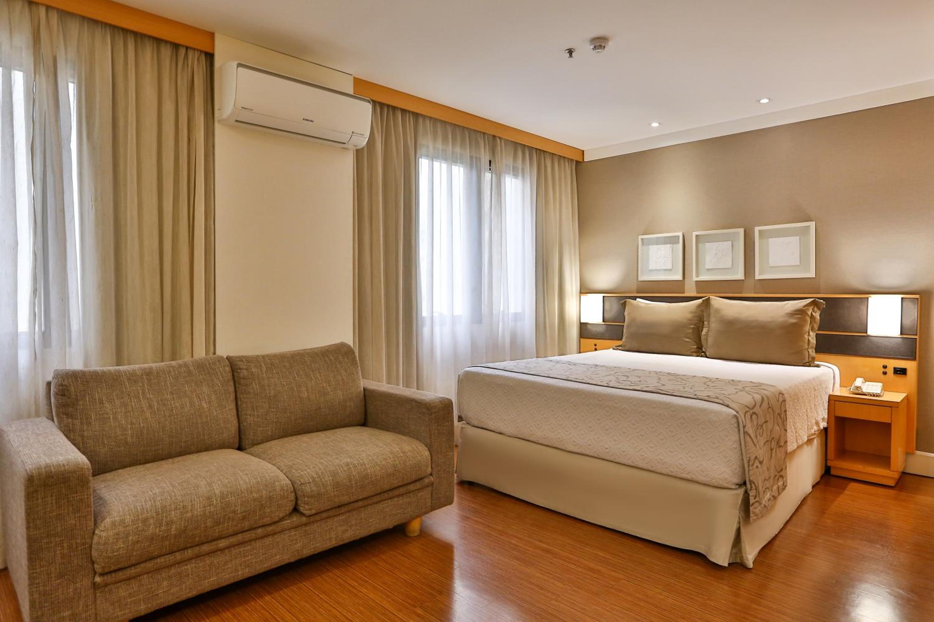 Standard Double Room thumbnail 5