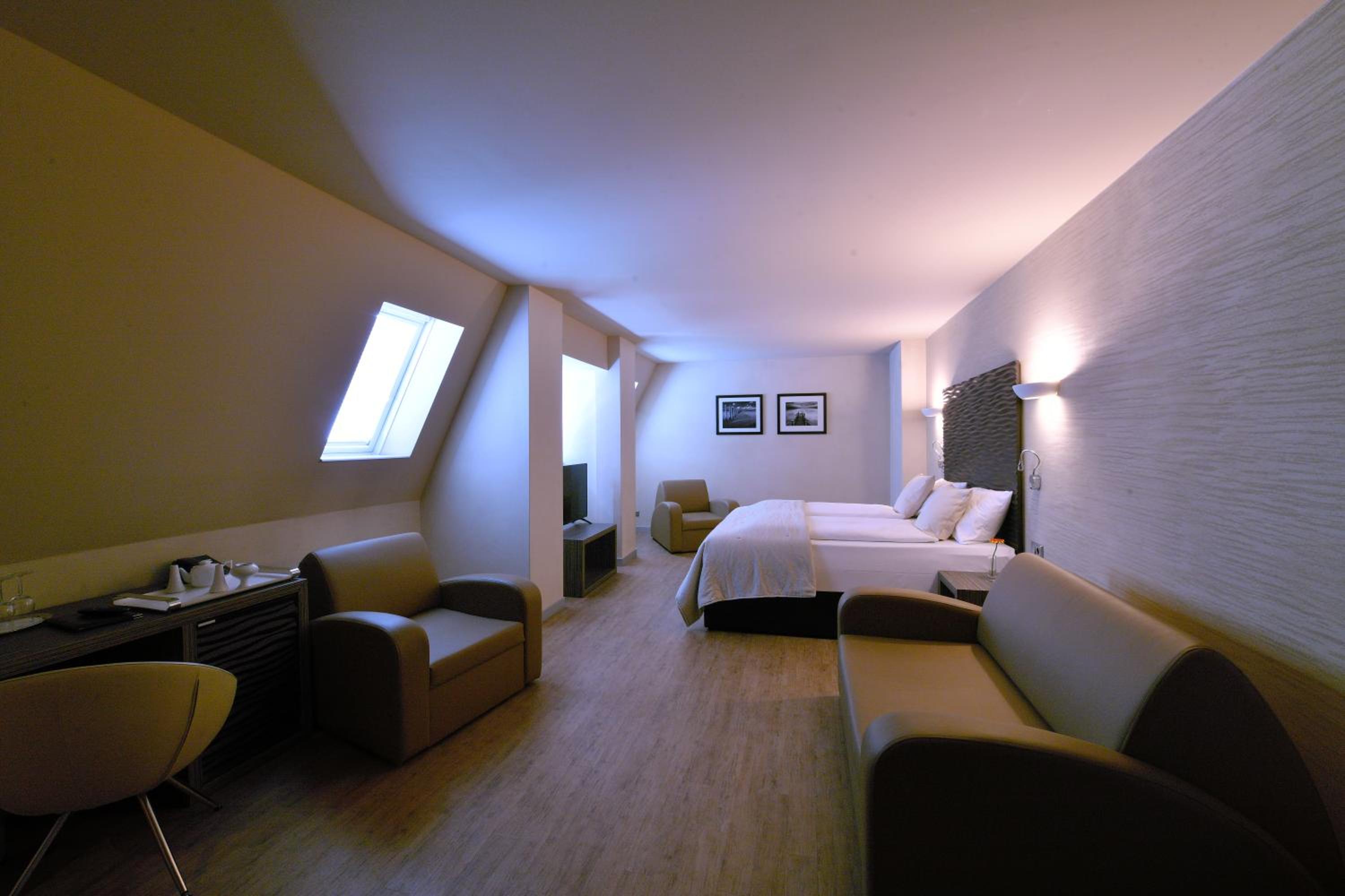 Junior Suite thumbnail 6