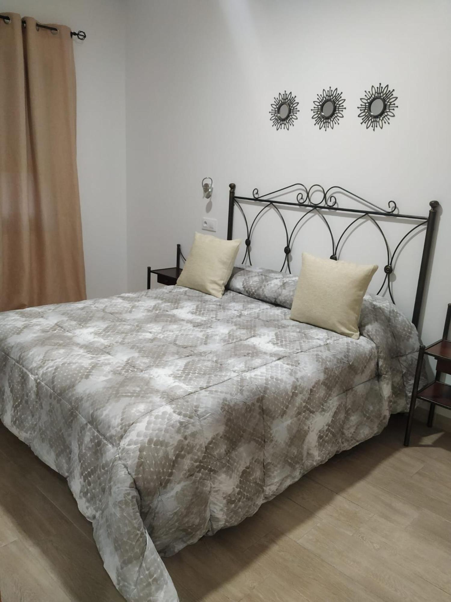 Superior Family Room - Photo 5