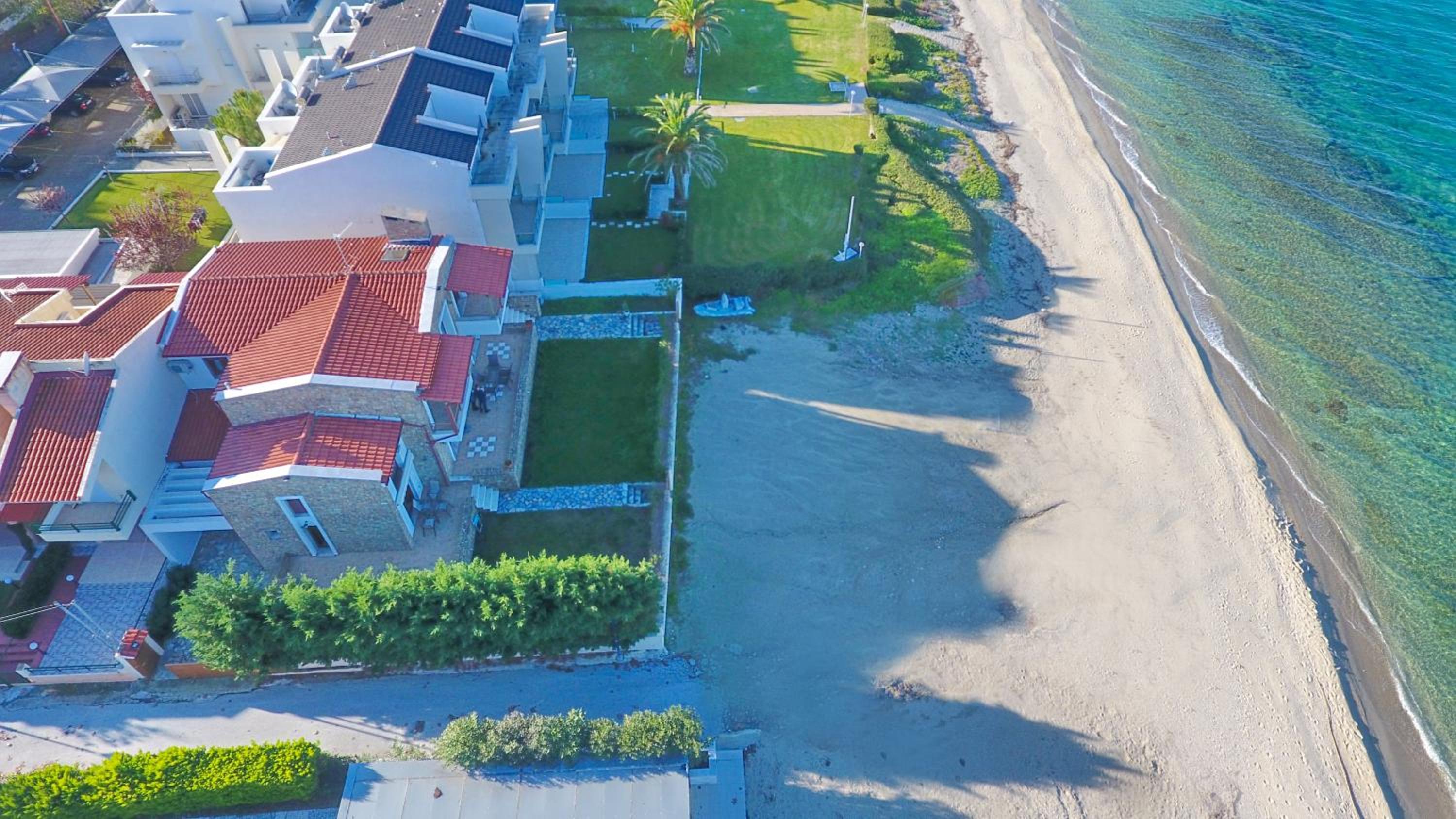 Villa - Beach Front photo 2