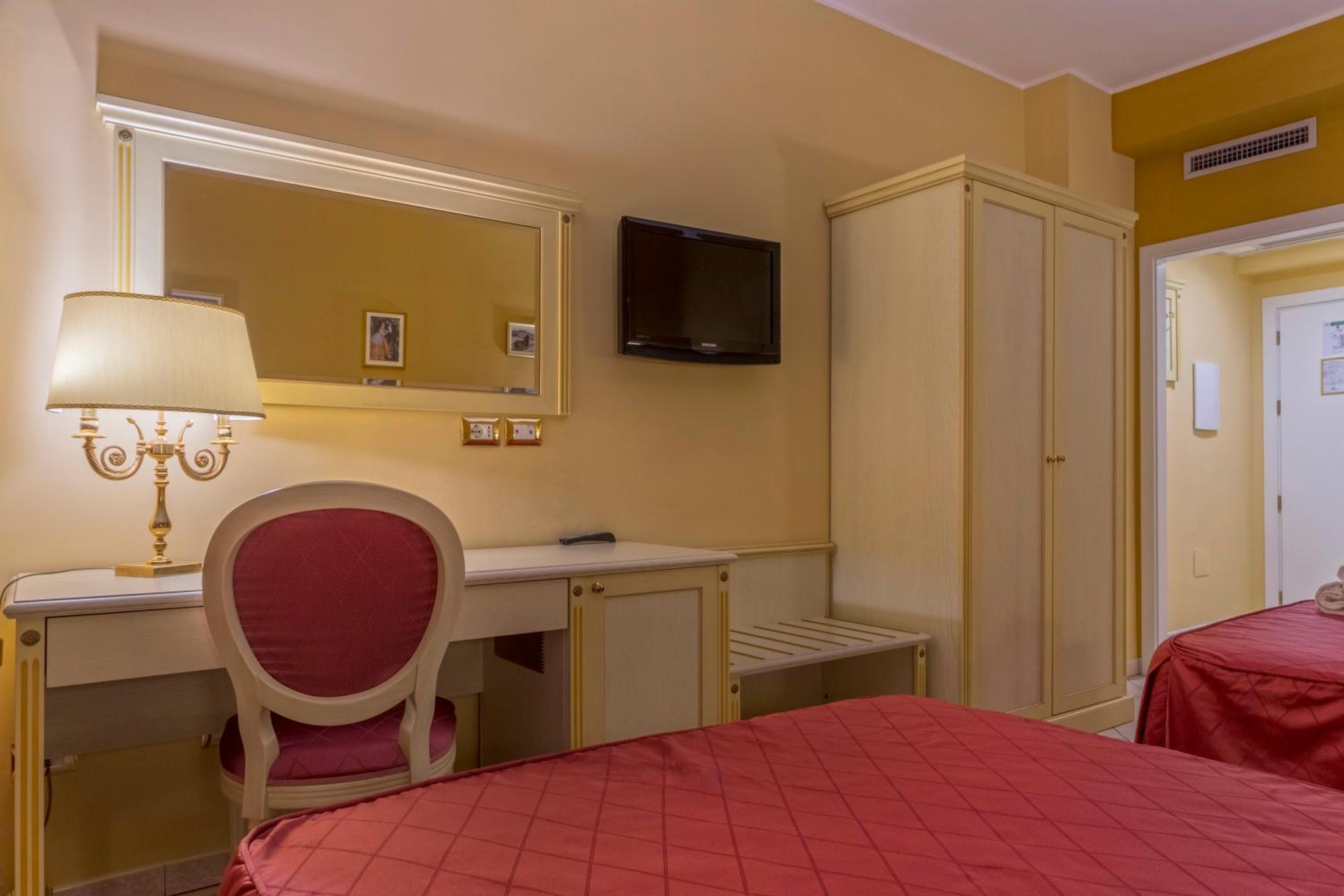 Deluxe Twin Room - Photo 3