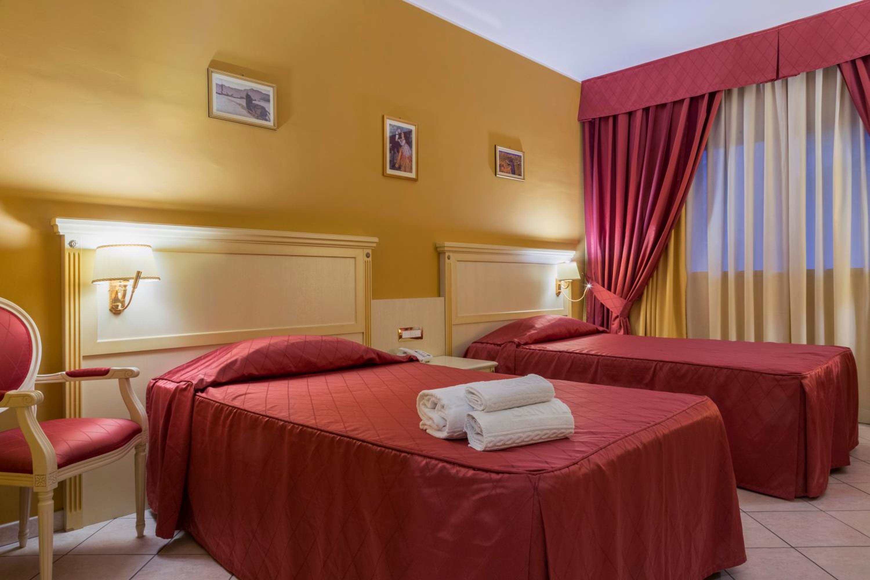 Deluxe Twin Room - Photo 1
