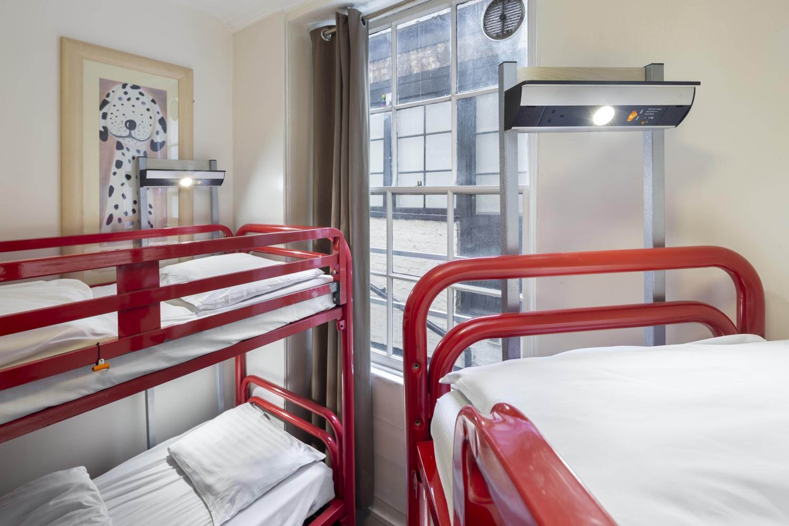 Bed in 4-Bed Mixed Dormitory Room Basic (18–40 years) photo 1